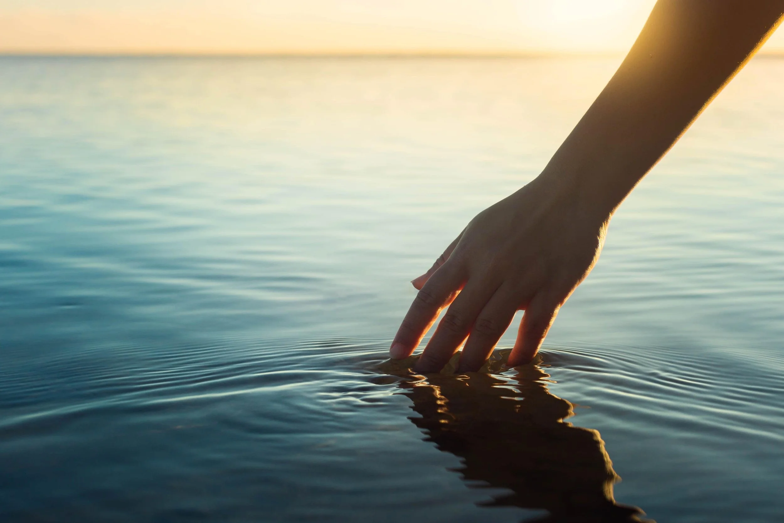 hand in water