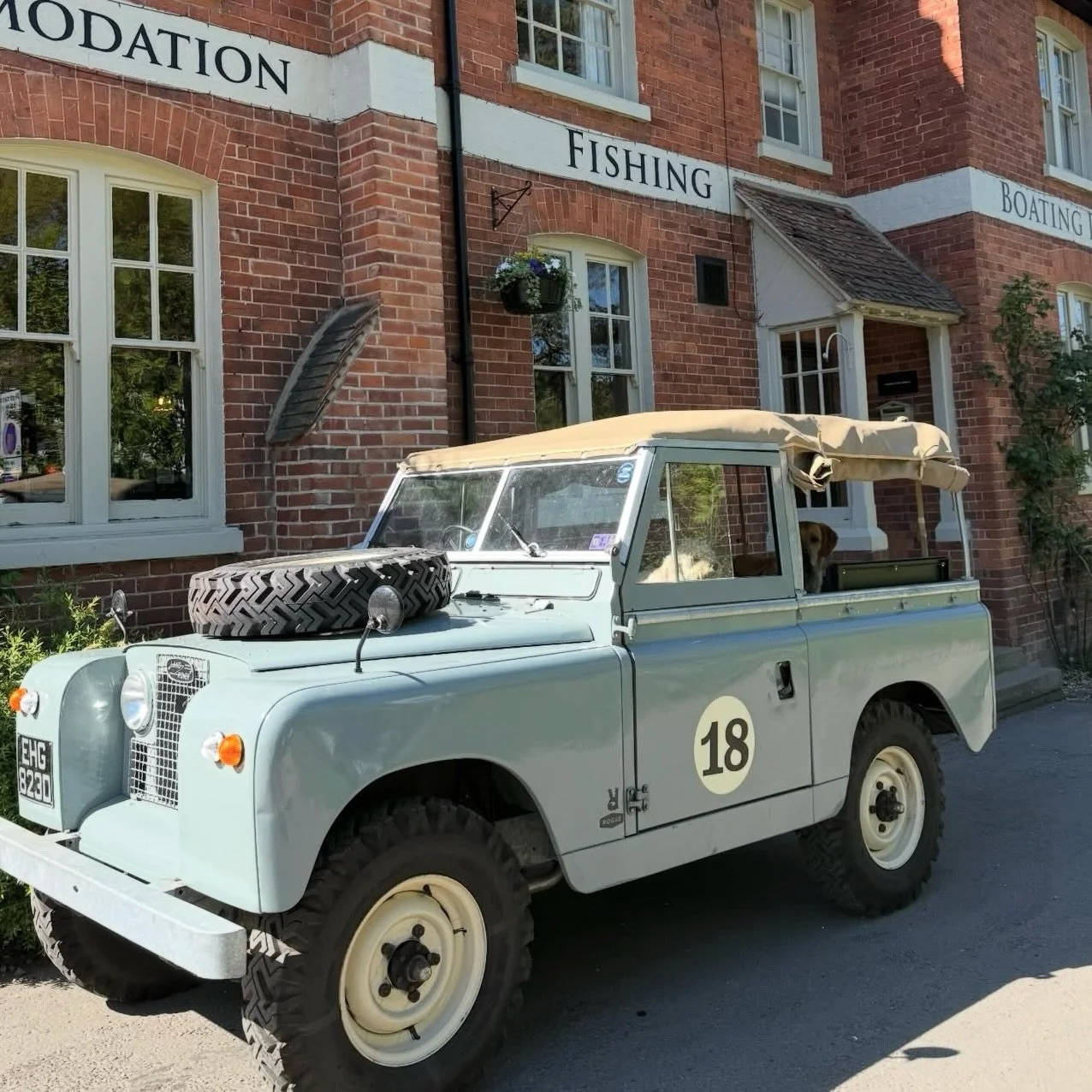 Boats mooring up on our Jetty might turn heads, but we&rsquo;ve always had a soft spot for an old Land Rover pulling in 🏁

No matter how you arrive, the welcome&rsquo;s the same - we have more than enough space, food and booze for everyone this summ