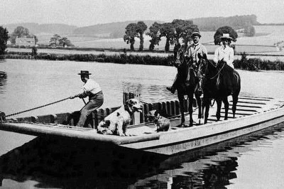 Throwback Thursday 🕰️✨

How special are these images?! A glimpse into 1891 and the Aston Ferry&hellip; a popular river crossing between both slipways, right where our Jetty stands today! 

Our beautiful brick pub was built in 1890, just one year bef