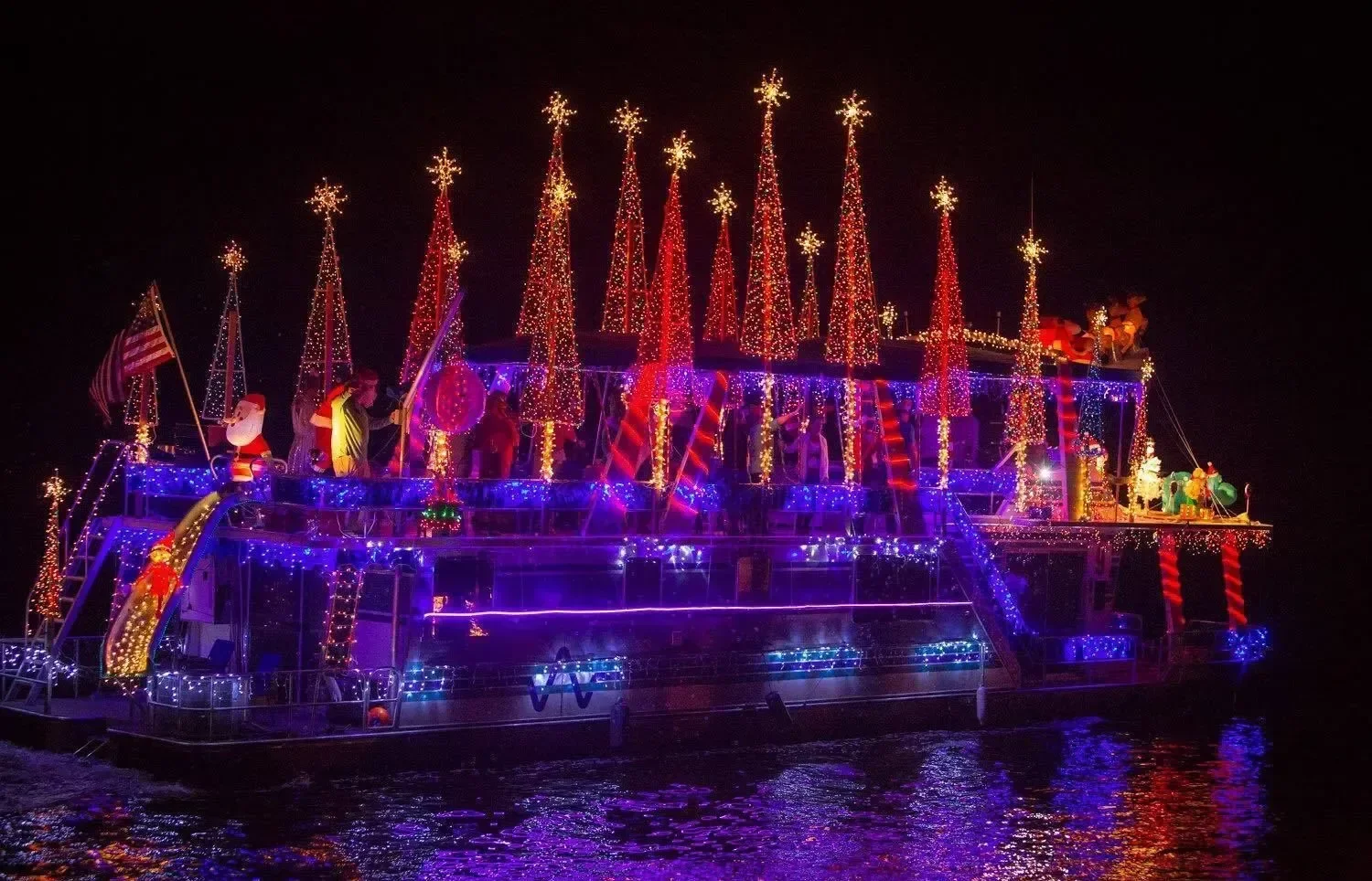 Deck the Hulls! It’s Holiday Boat Parade Season!