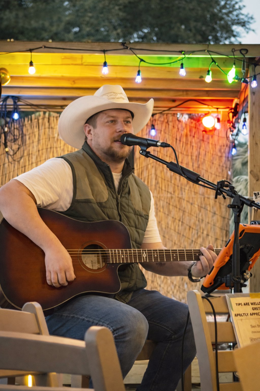 Bushwackers Landing_Musician copy.jpg