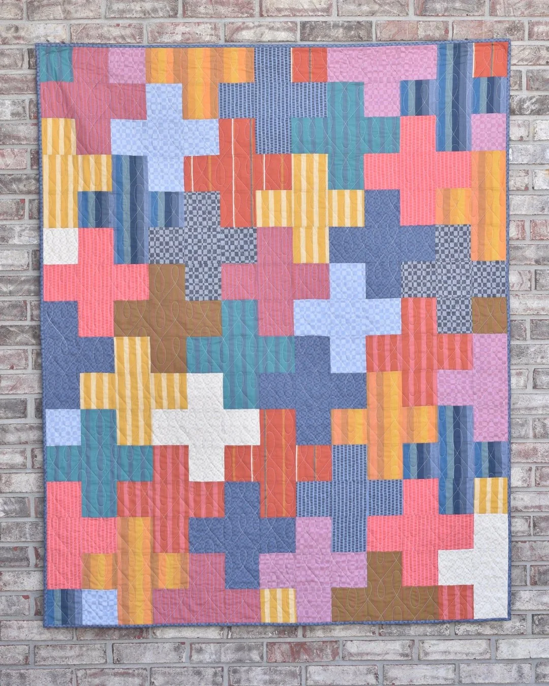 I have added my Fat Quarter Plus Quilt from this summer to my shop! If you're looking for a handmade quilt with a gorgeous drape and made with light weight fabrics (perfect for summertime use!) then this is the quilt for you💕⁠
⁠
The quilt front, bac