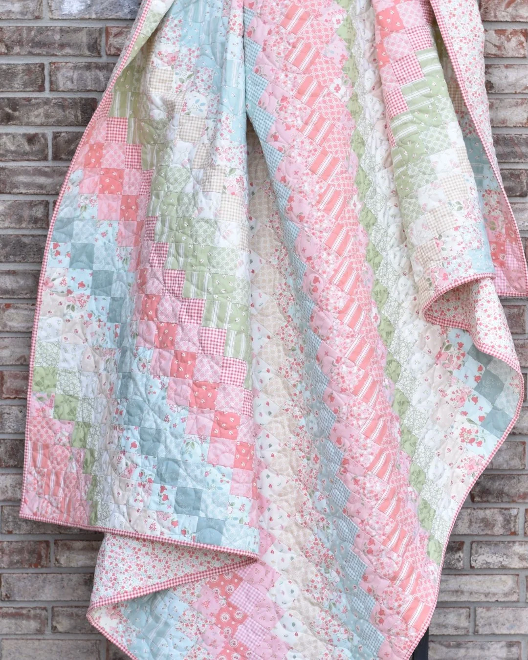 Nothing says Springtime like my Straight Trippin' quilt! These colors and fabrics are just too good! 🌸⁠
⁠
You can find this tutorial on the blog, it's Jelly Roll friendly!⁠