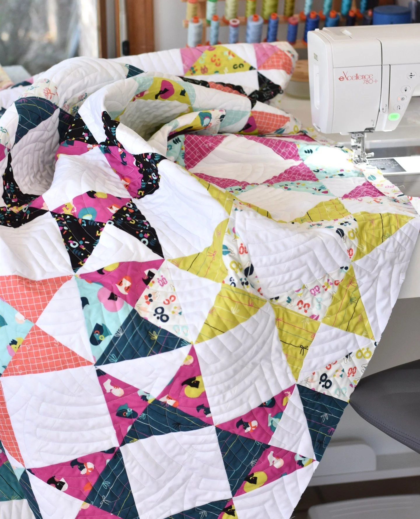 Finished binding this beauty over the weekend 🤩 I just LOVE the quilty texture!⁠
⁠
Pattern: Tango available in my shop.