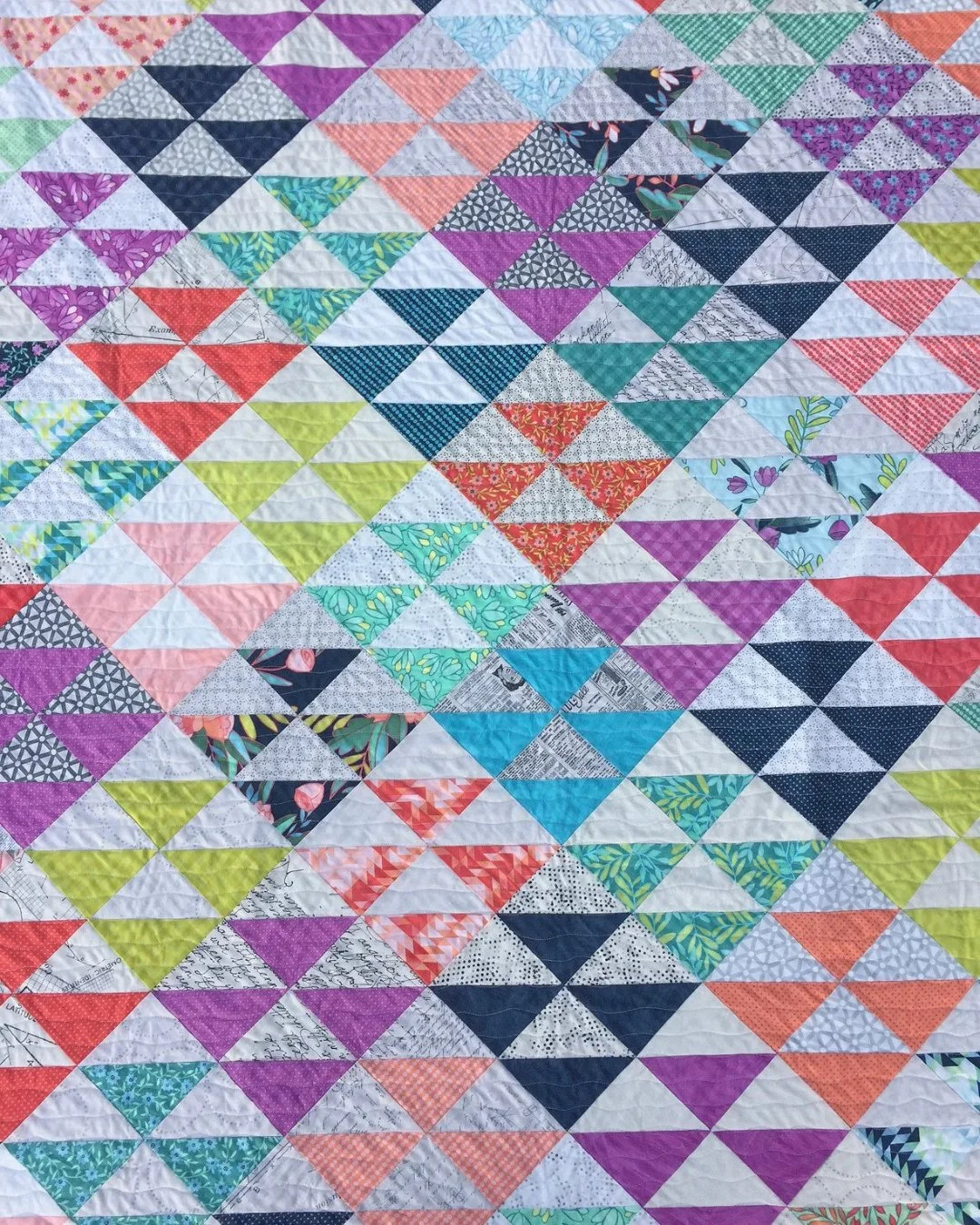 Triangle Love🥰⁠
⁠
Quilt 1 - Triangle Parade⁠
Quilt 2 - Diamonds⁠
Quilt 3 - Happy Geese⁠
⁠
All these patterns are available in my shop!