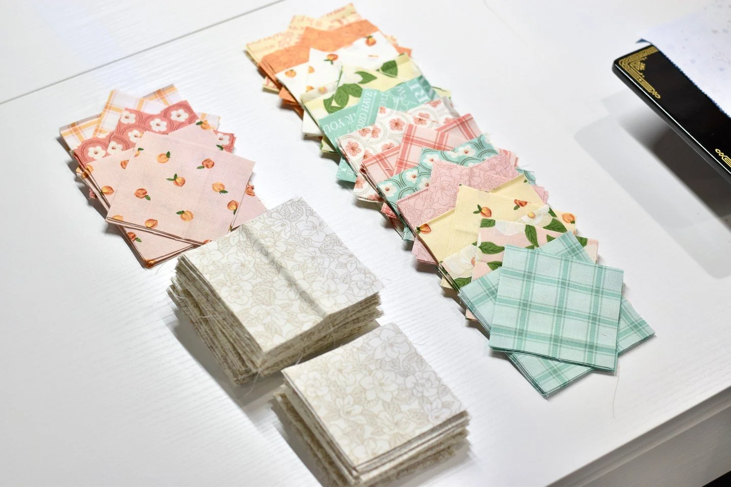 A new quilt tutorial is coming Thursday and here's a little sneak peek 👀 at the gorgeous fabrics I've been playing with.  Stay tuned to see what I created using this Southern Charm fabric by @rileyblakedesigns