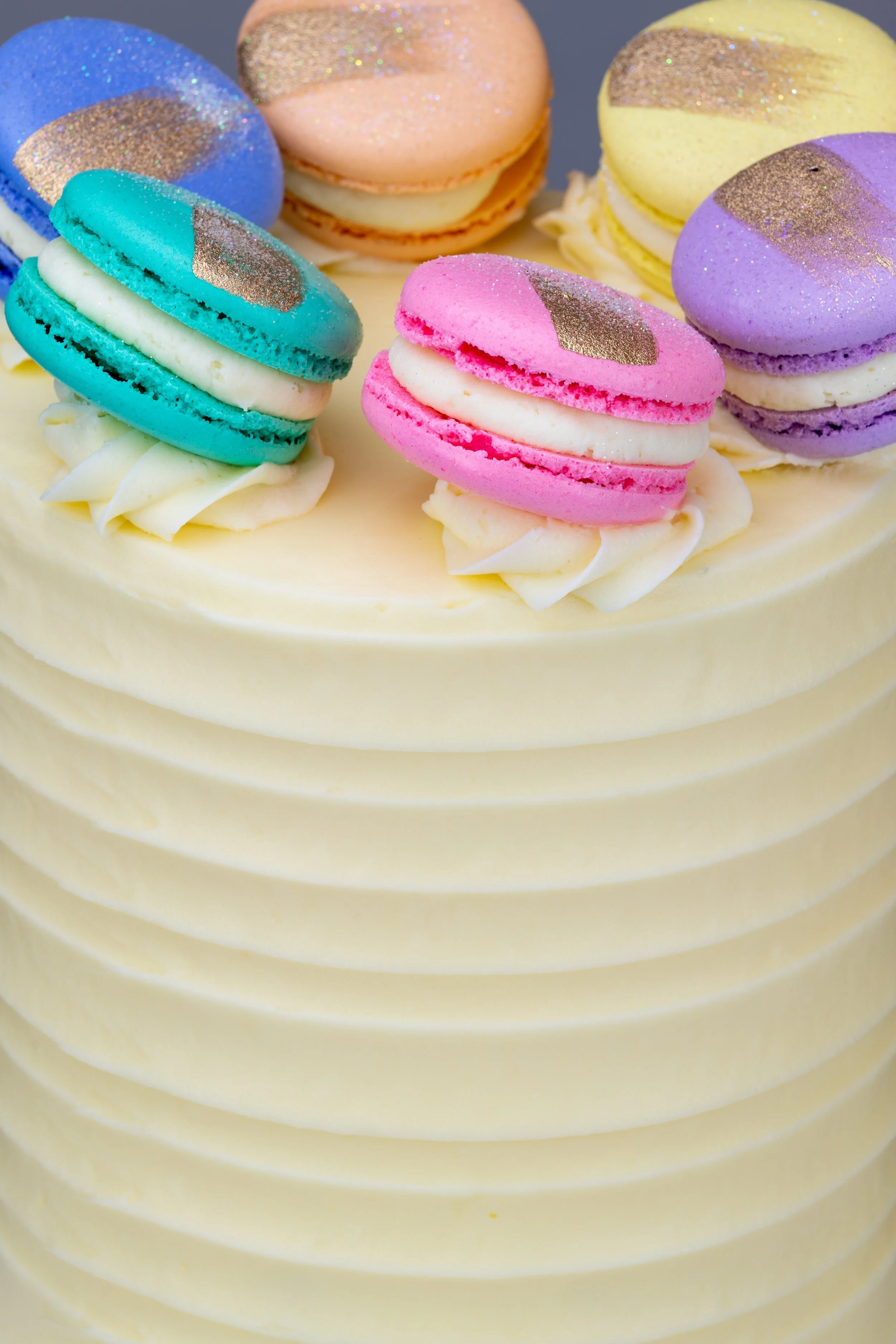 MACARON CROWN CAKE