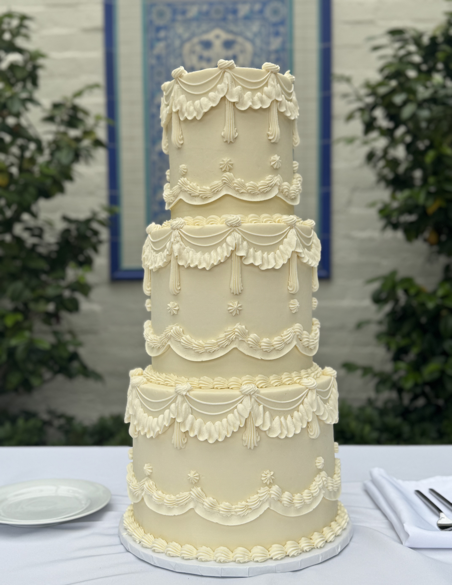 VINTAGE LAMBETH 3-TIER