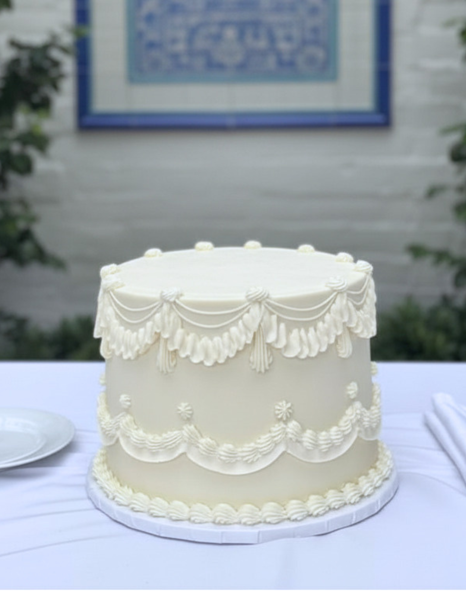 VINTAGE LAMBETH SINGLE TIER
