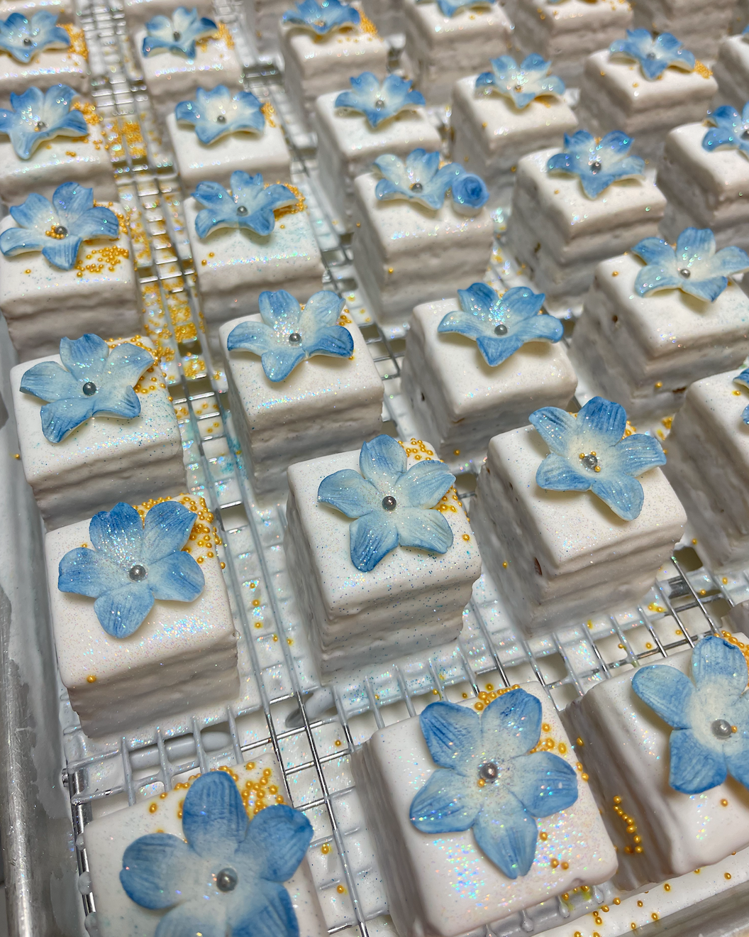Blue Flower Petit Four.png