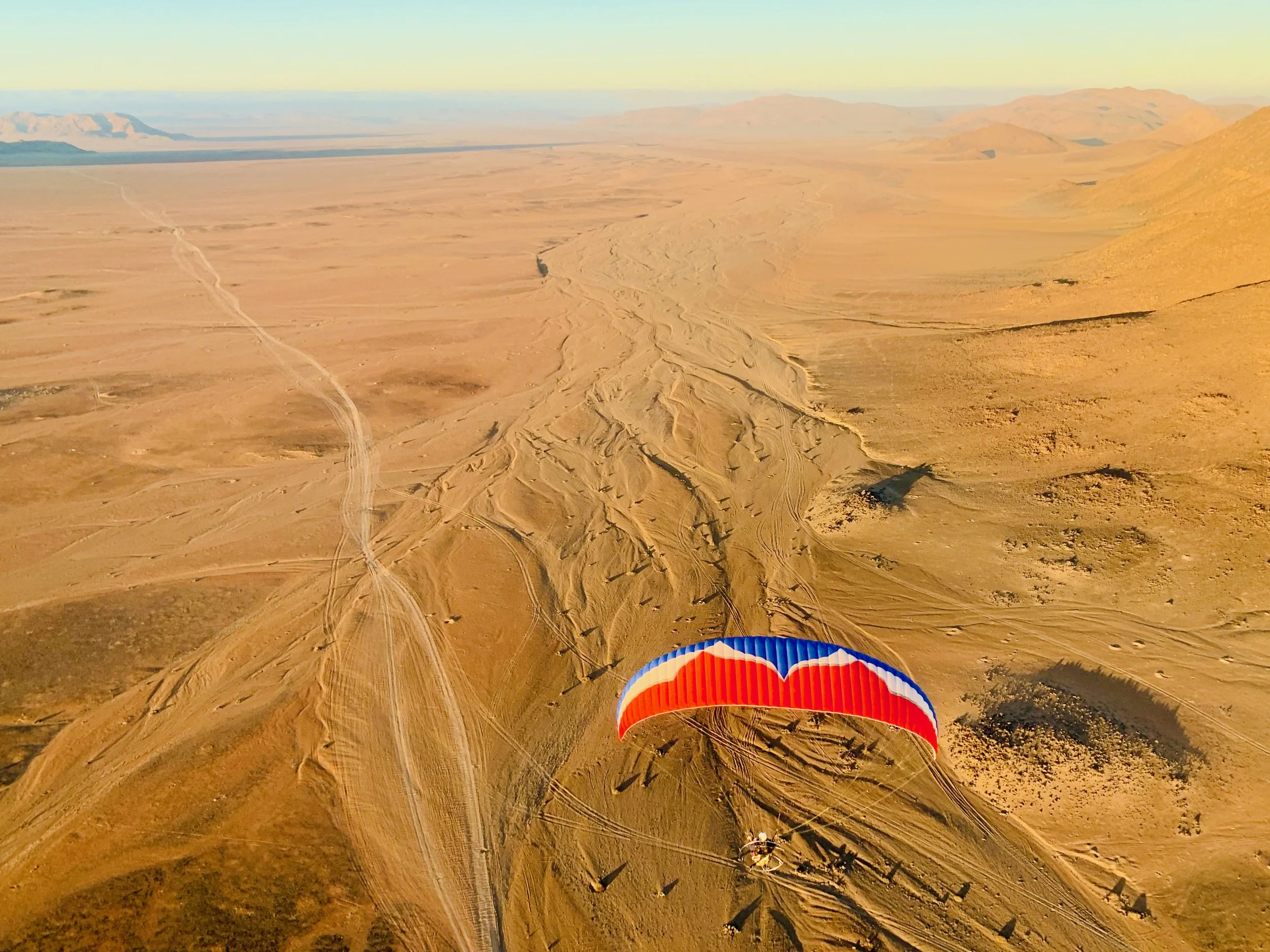Messum Crater paramotoring