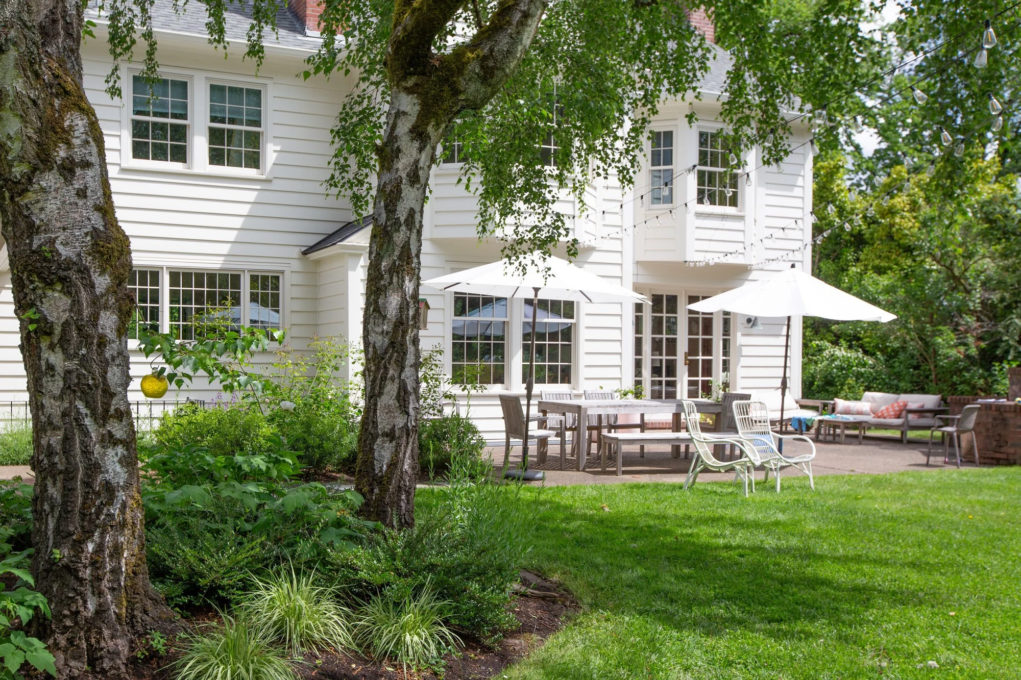 traditional-backyard-shade-garden.jpg