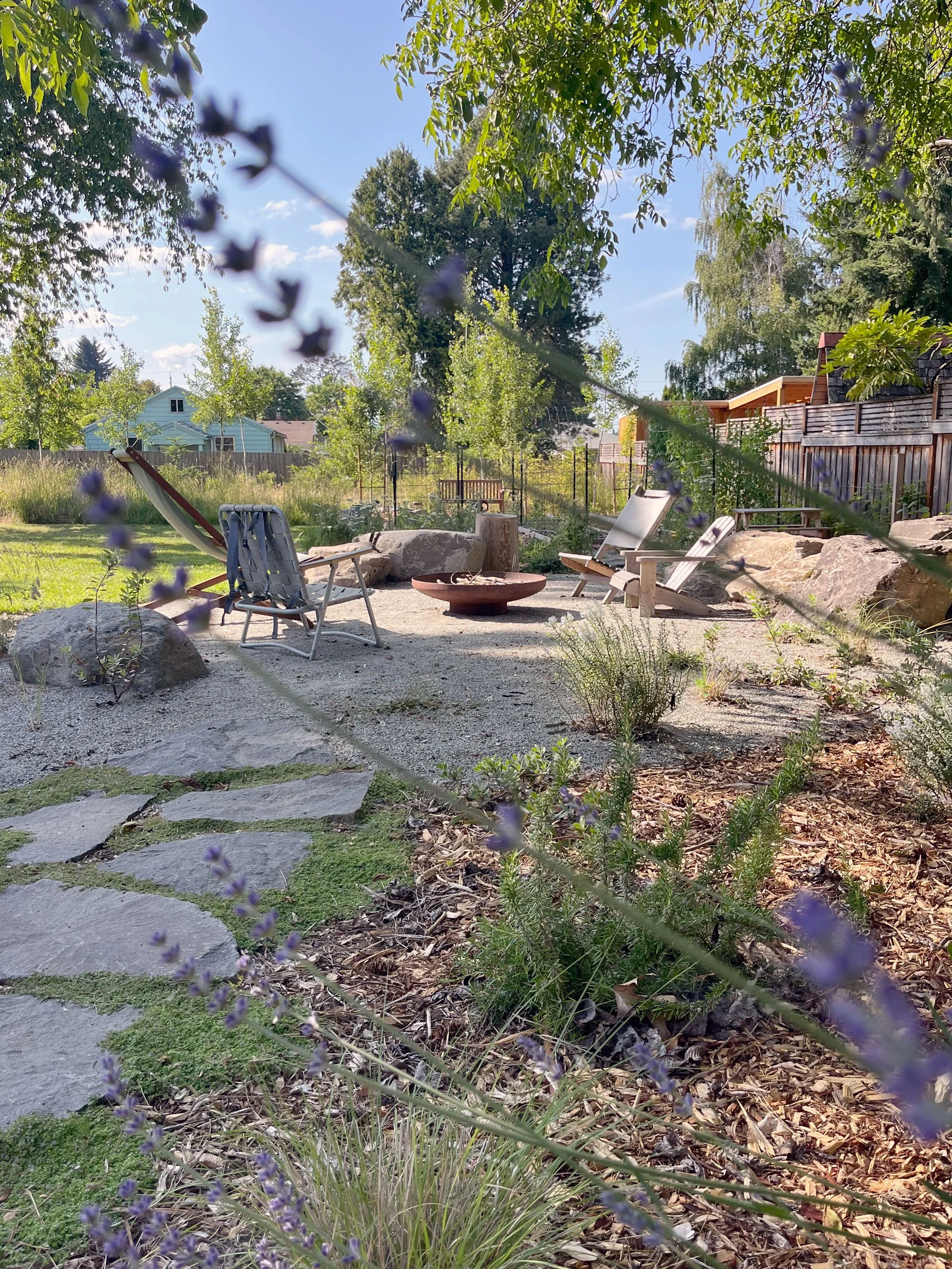 backyard_fire_pit_boulders.jpg