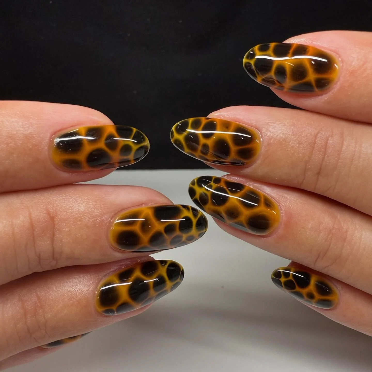 The fall vibes are coming through this week 🍂🍁

Nails by @maimai.lys 

@studio___lak 

#tortoisenails #fallnails #autumnnails #nailart #montrealnails #mtlbeauty #studiolakmtl