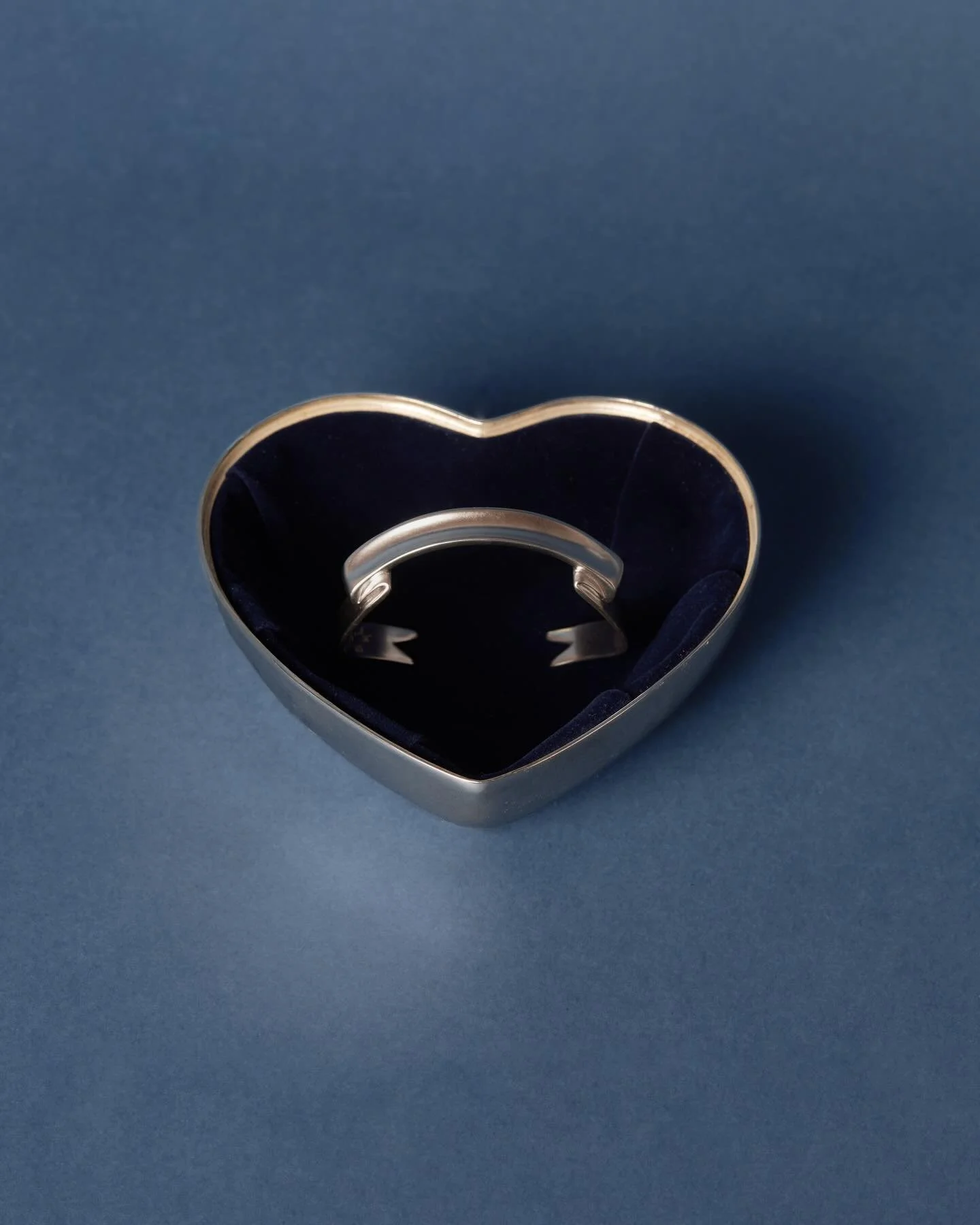 To receive your 💘Cupid&rsquo;s Cuff💘 in time for Christmas, be sure to order by this Sunday, December 7th 💌 Available to purchase on florasycee.com &amp; all-kinds.shop 🛍️ 

To purchase or try on in person visit @florasycee at Renegade Craft 📆
D