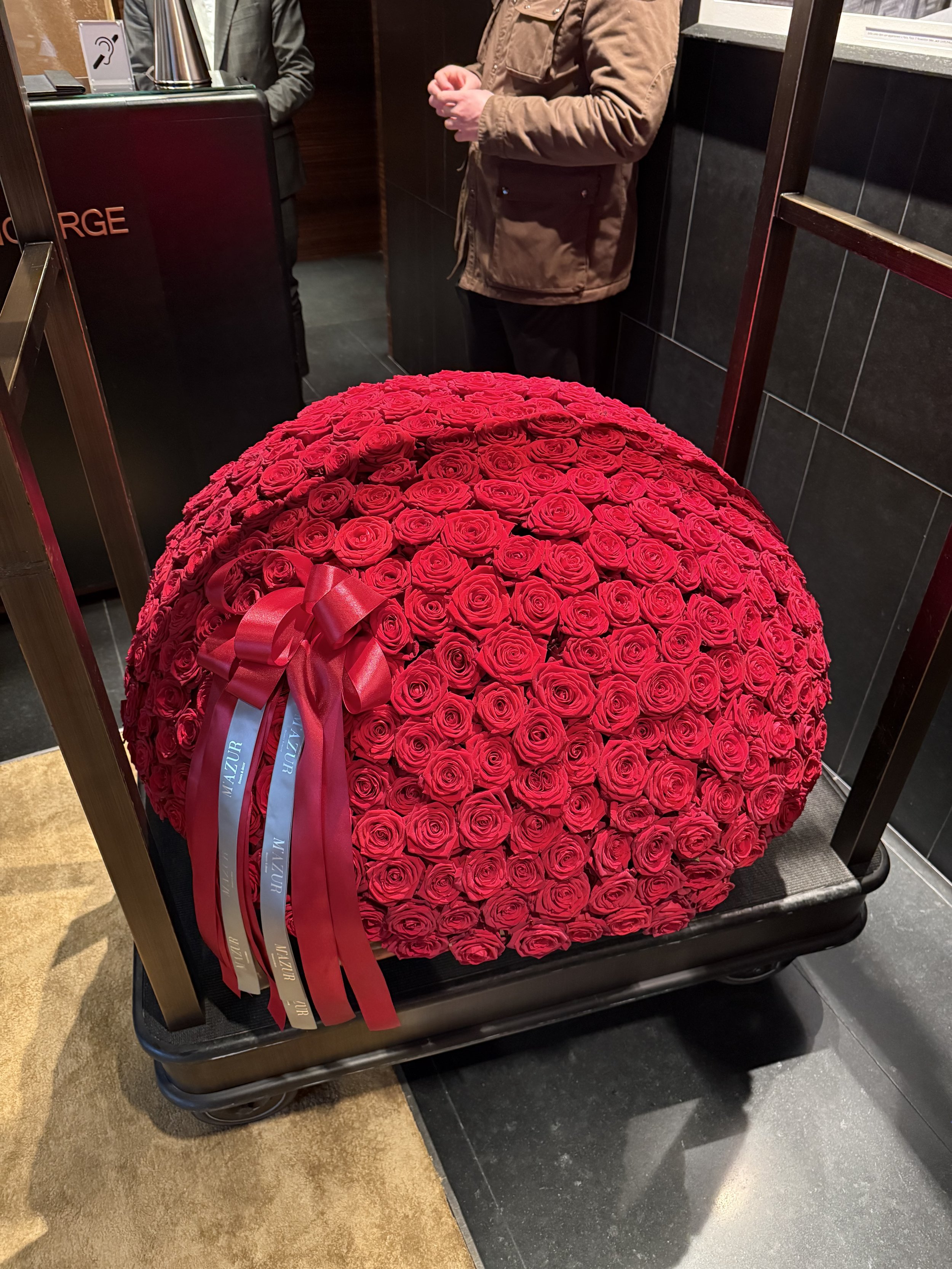 500 Roses in a Basket