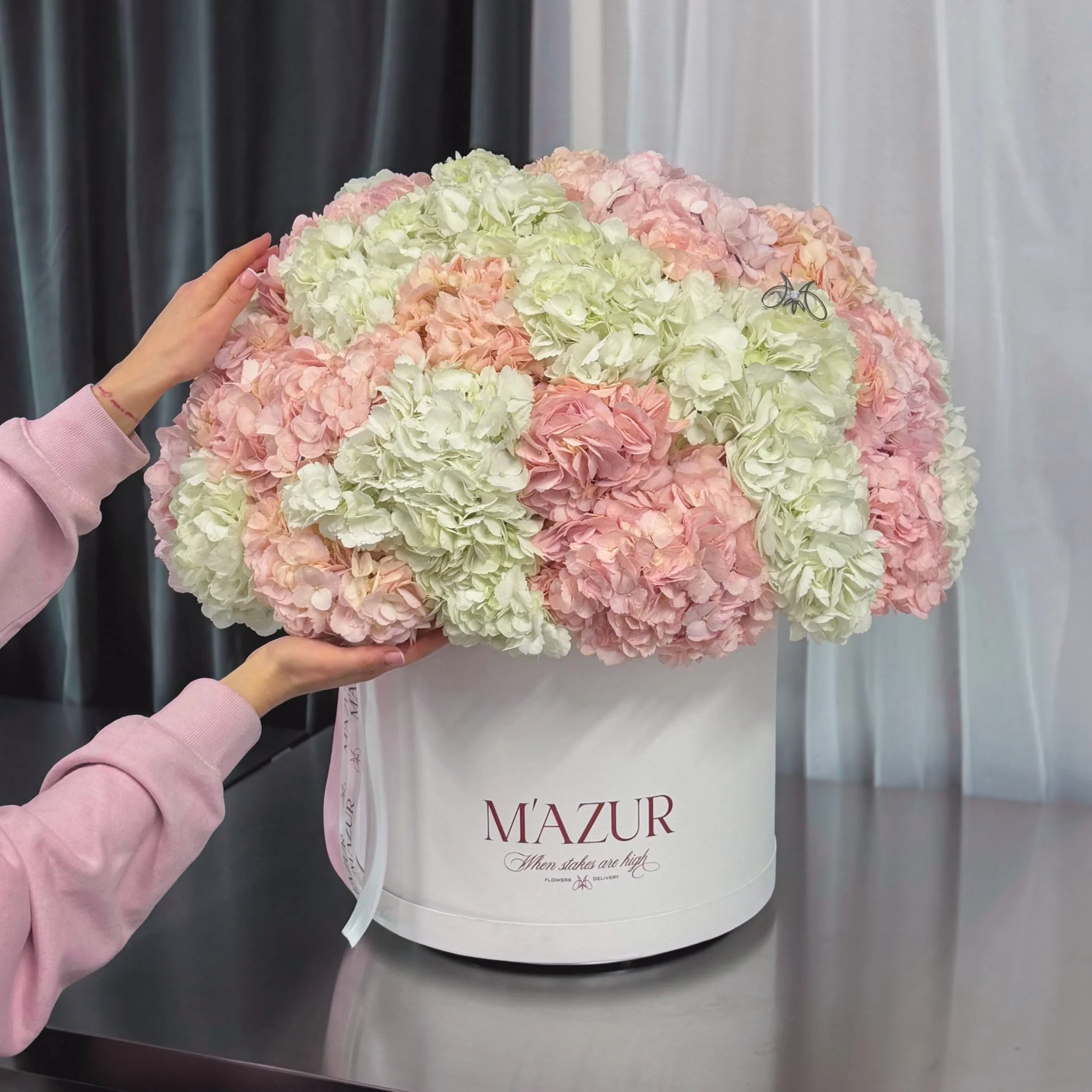 Гортензии микс в коробке