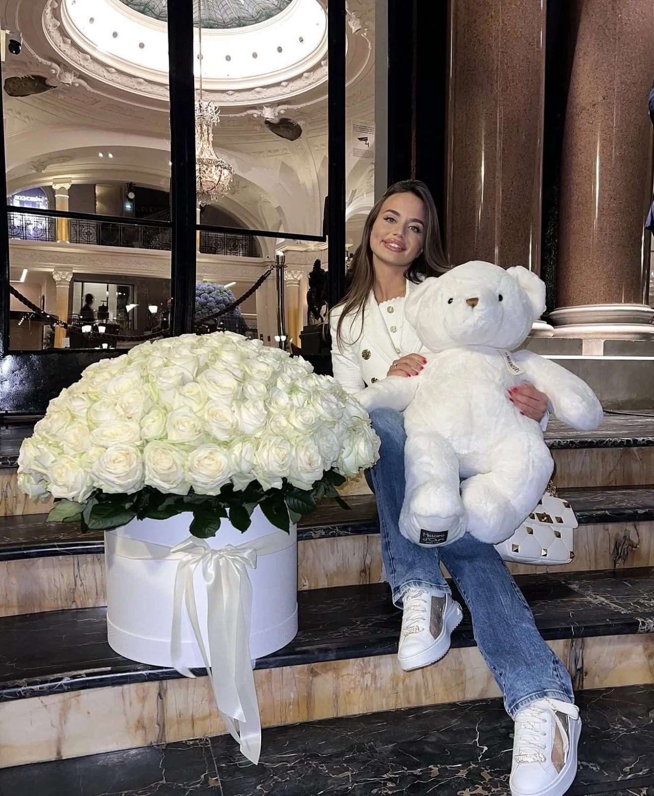 201 roses blanches dans une boîte