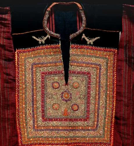 
Intricate Couching on Chest Piece of Bethlehem Thobe