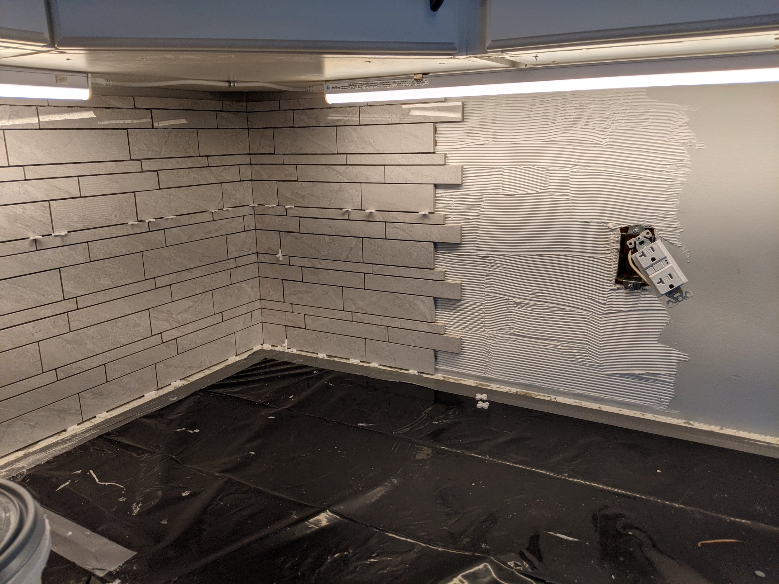 BACKSPLASH INSTALLATION