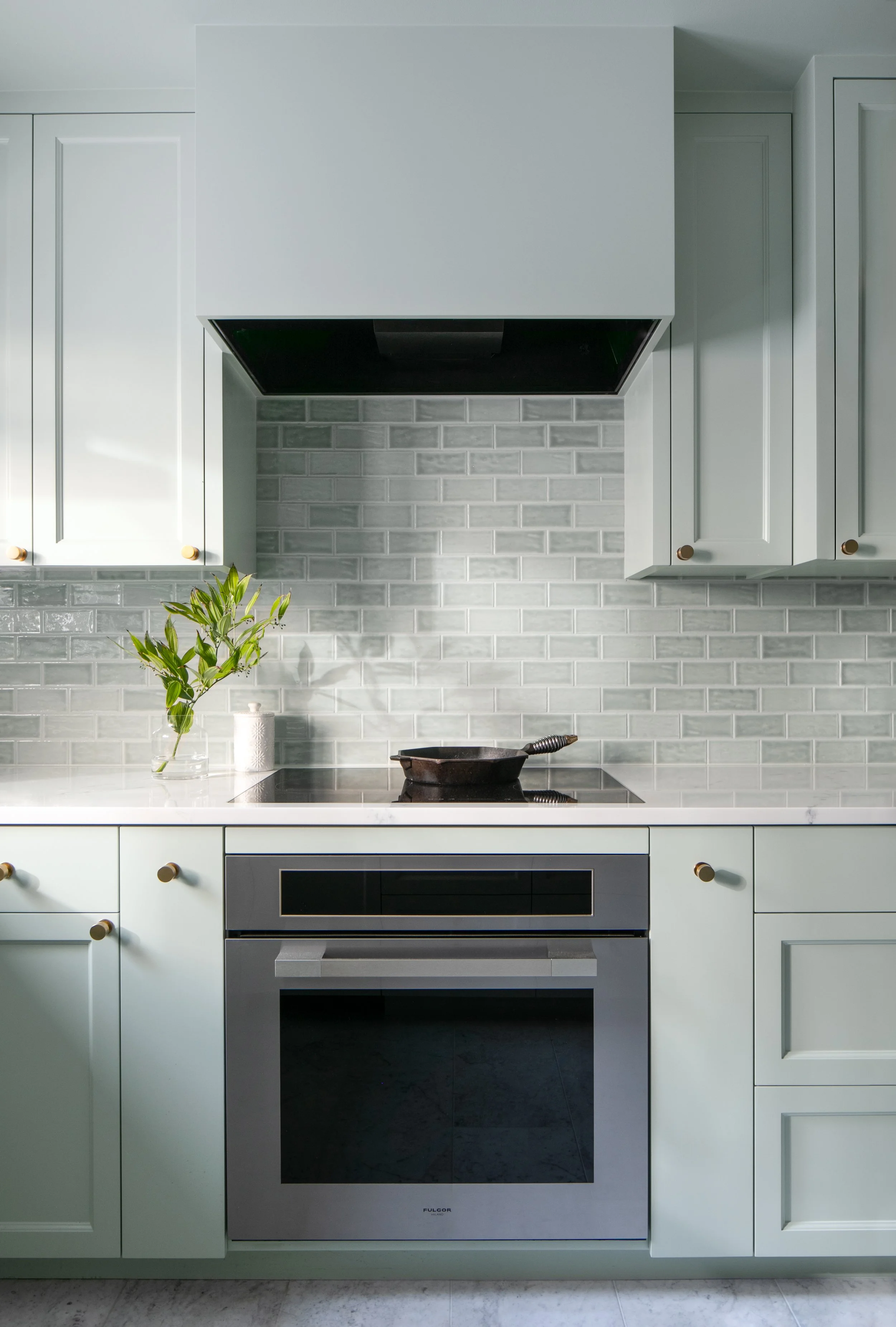 Flush induction cooktop.