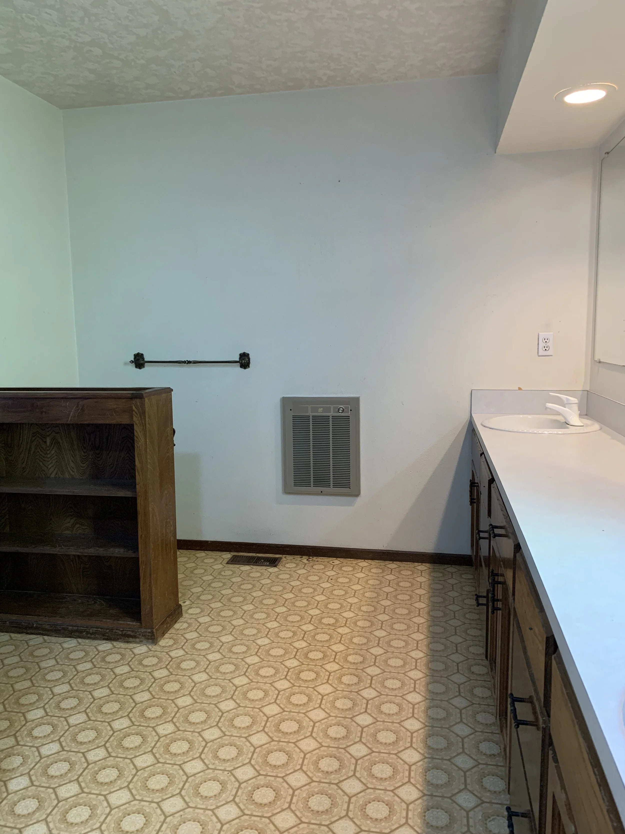 Picture of 1970s primary bathroom