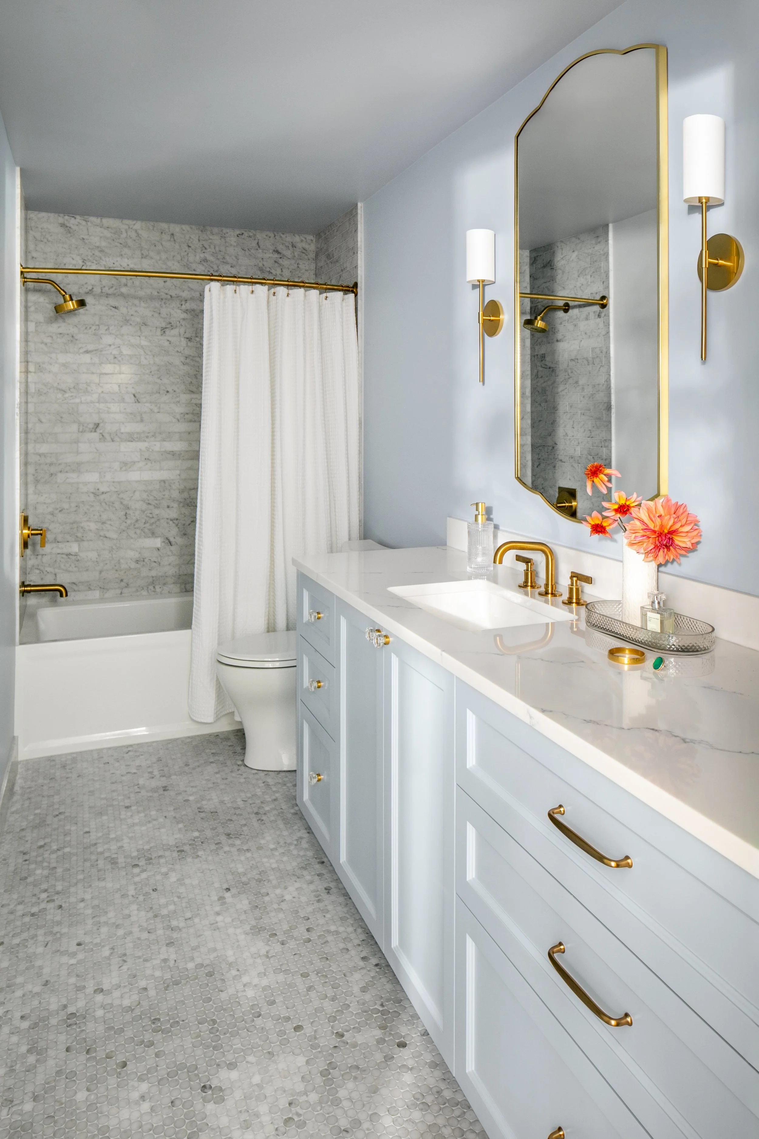 Soothing bathroom.