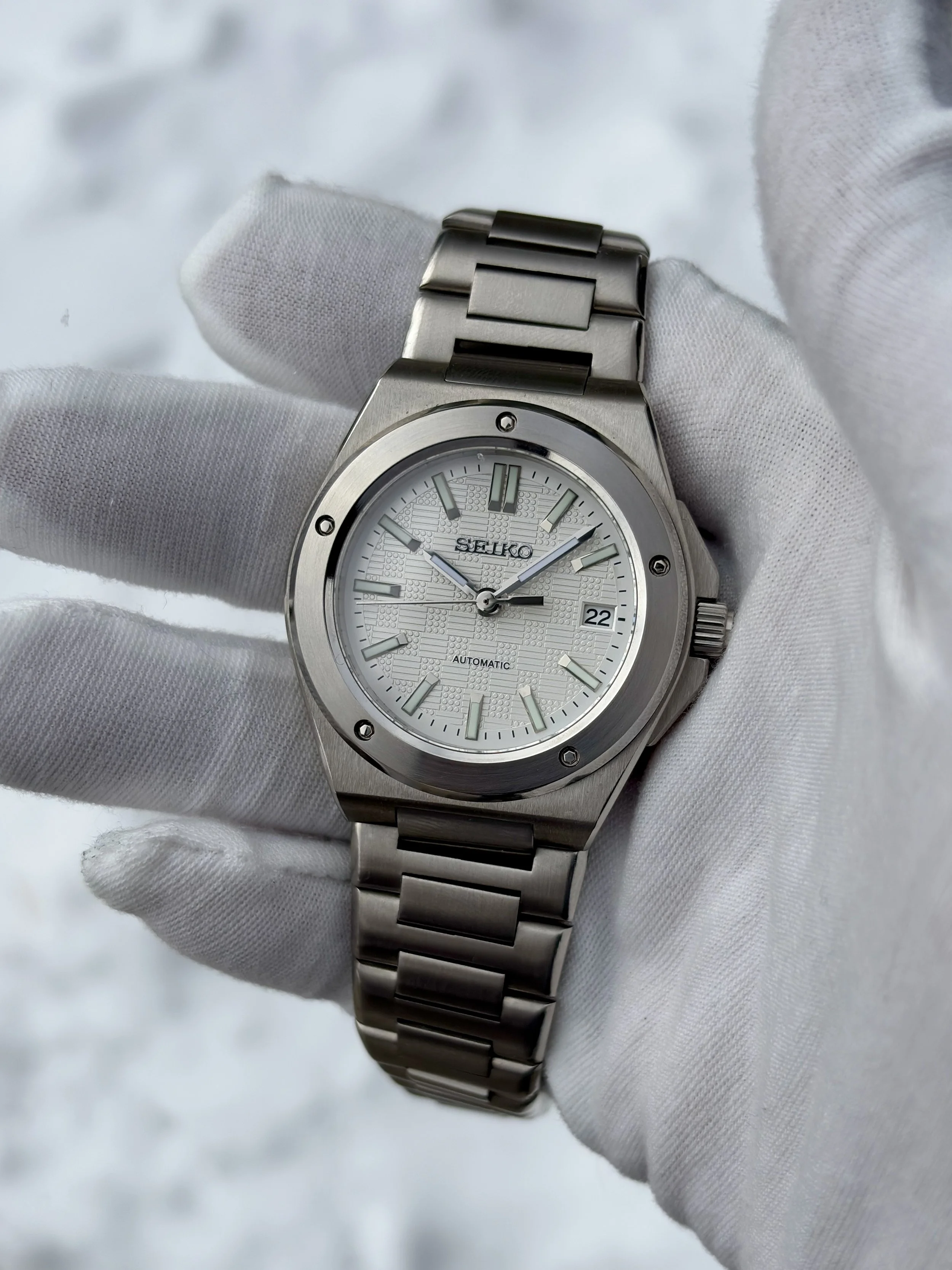 Custom Seiko NH35 Automatic 40mm Sports Watch w/Integrated Bracelet