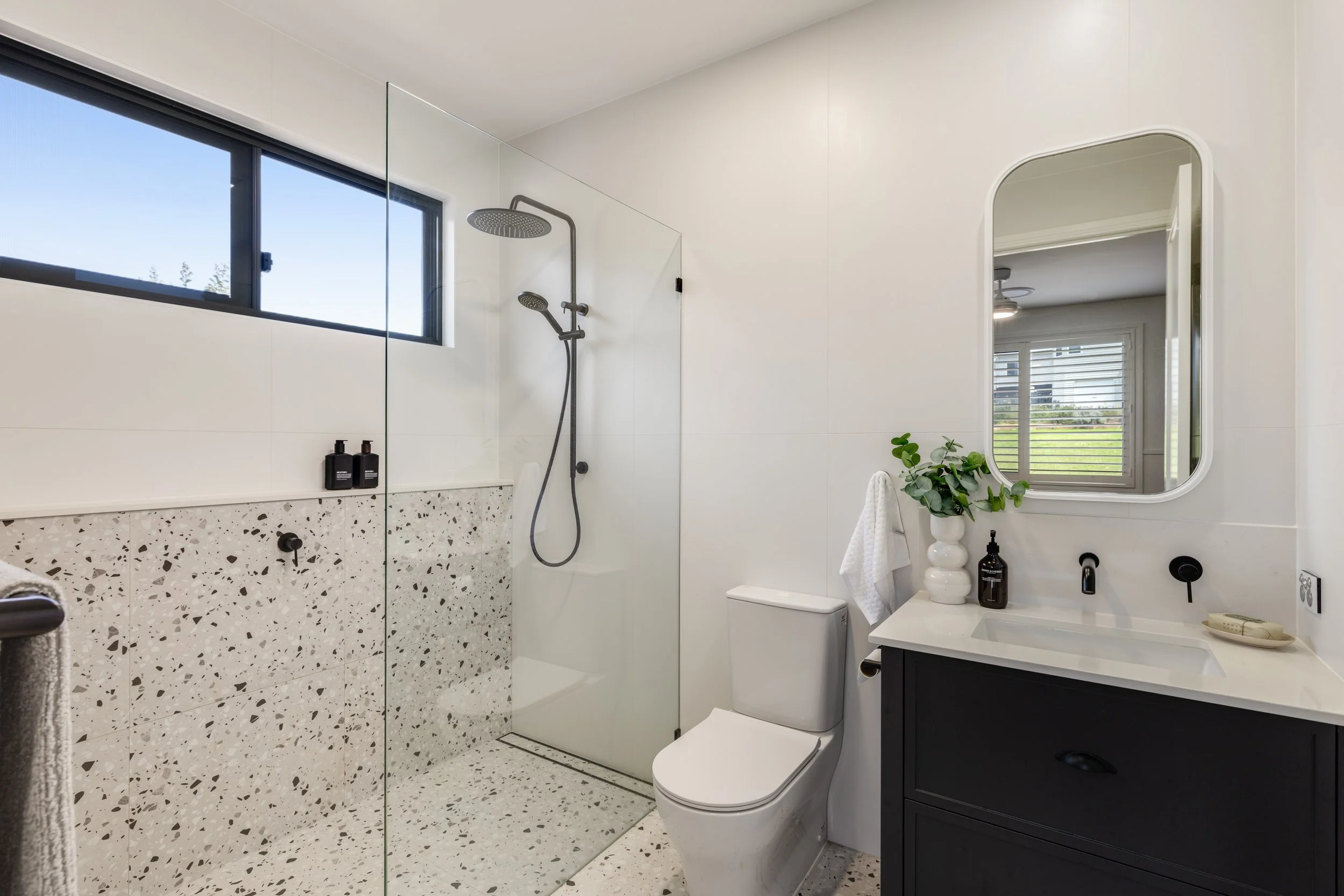 boys bathroom_PrestonHouse_Designandco.jpg