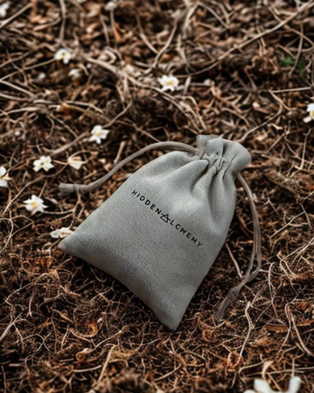 The Discovery Set, kept safe in the Hidden Alchemy pouch. Simple, natural, and made to travel with you.
Discover the collection today.