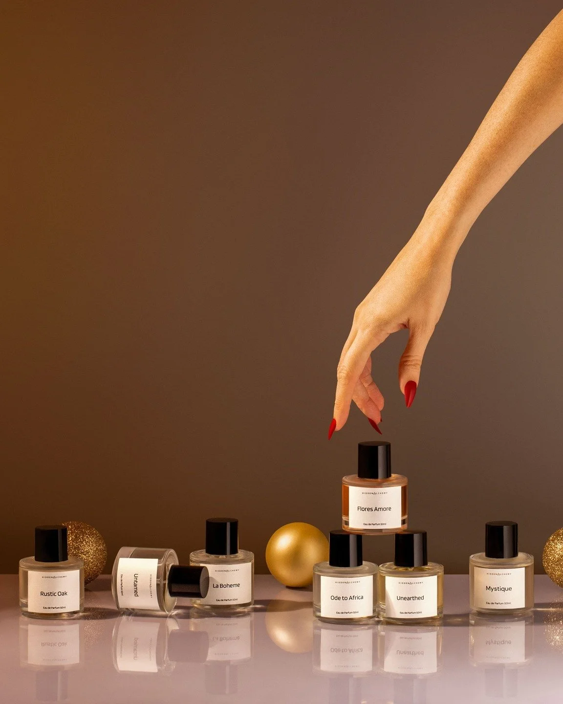 In case you still don't know what to give, we have 7 lovely scents for your holiday shopping. 

Pick one now, or gift all. Shop perfumes and bundles on our website x

 #perfumes #perfumeaddict #holidaysale #holidaydeals #holidaygifts