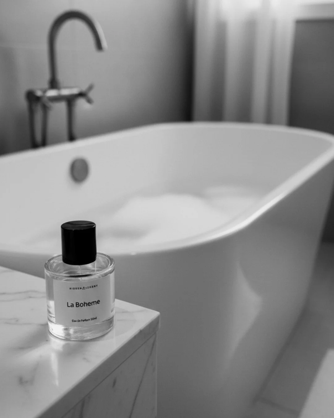 𝗦𝗰𝗲𝗻𝘁 𝗧𝗶𝗽: 𝗔𝗽𝗽𝗹𝘆 𝗳𝗿𝗮𝗴𝗿𝗮𝗻𝗰𝗲 𝗮𝗳𝘁𝗲𝗿 𝗮 𝘄𝗮𝗿𝗺 𝘀𝗵𝗼𝘄𝗲𝗿 𝗼𝗿 𝗯𝗮𝘁𝗵.
Damp, warm skin helps lock in the scent and allows it to wear more naturally throughout the day.

Try it with La Boh&egrave;me.