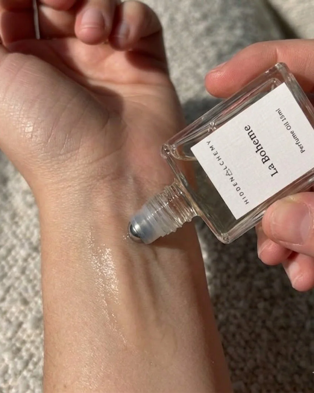 The art of the roll-on. La Boh&egrave;me vibes only ;)