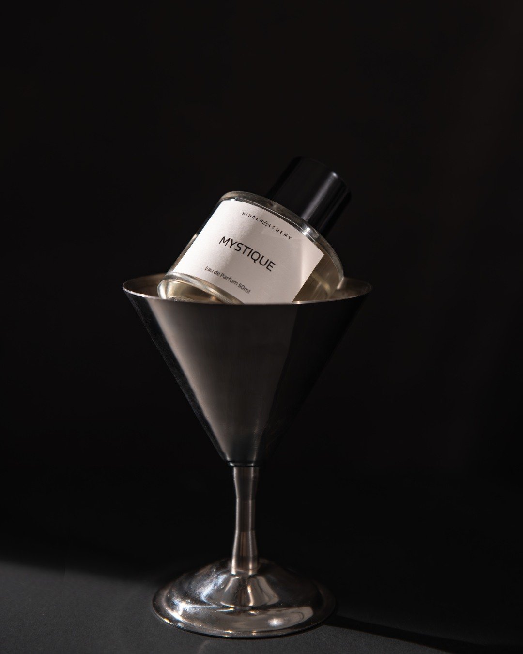 Sweet. Floral. Spicy. Earthy.

Mystique doesn't fit into one category... and that's exactly the point.

For the ones who walk into a room and change the temperature of it.