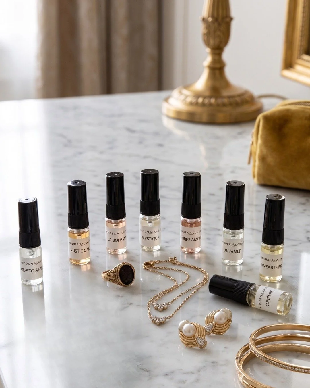 Your everyday essentials, but make them intentional.

Perfume oil belongs next to your jewellery. 
Same ritual. Same quiet luxury. 
Same "I have my life together" energy, even on a Monday.