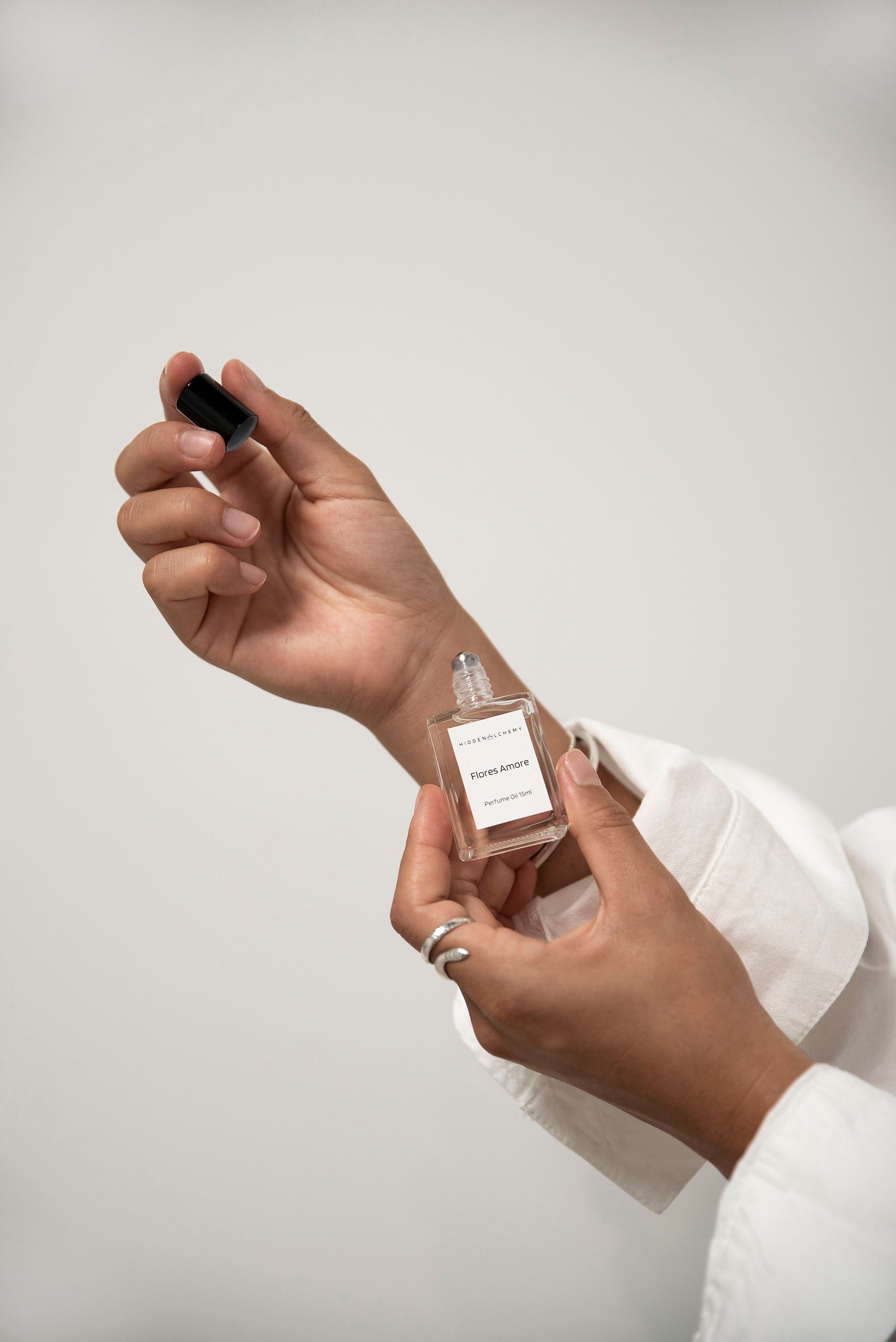 Hidden_Alchemy_H&L_FloresAmore_Hand_02.jpg