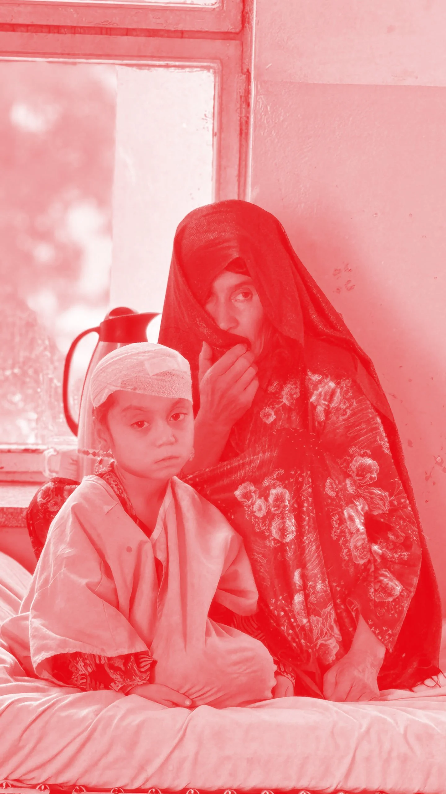 swisscross-foundation-afghanistan-kabul-woman-and-child.jpg