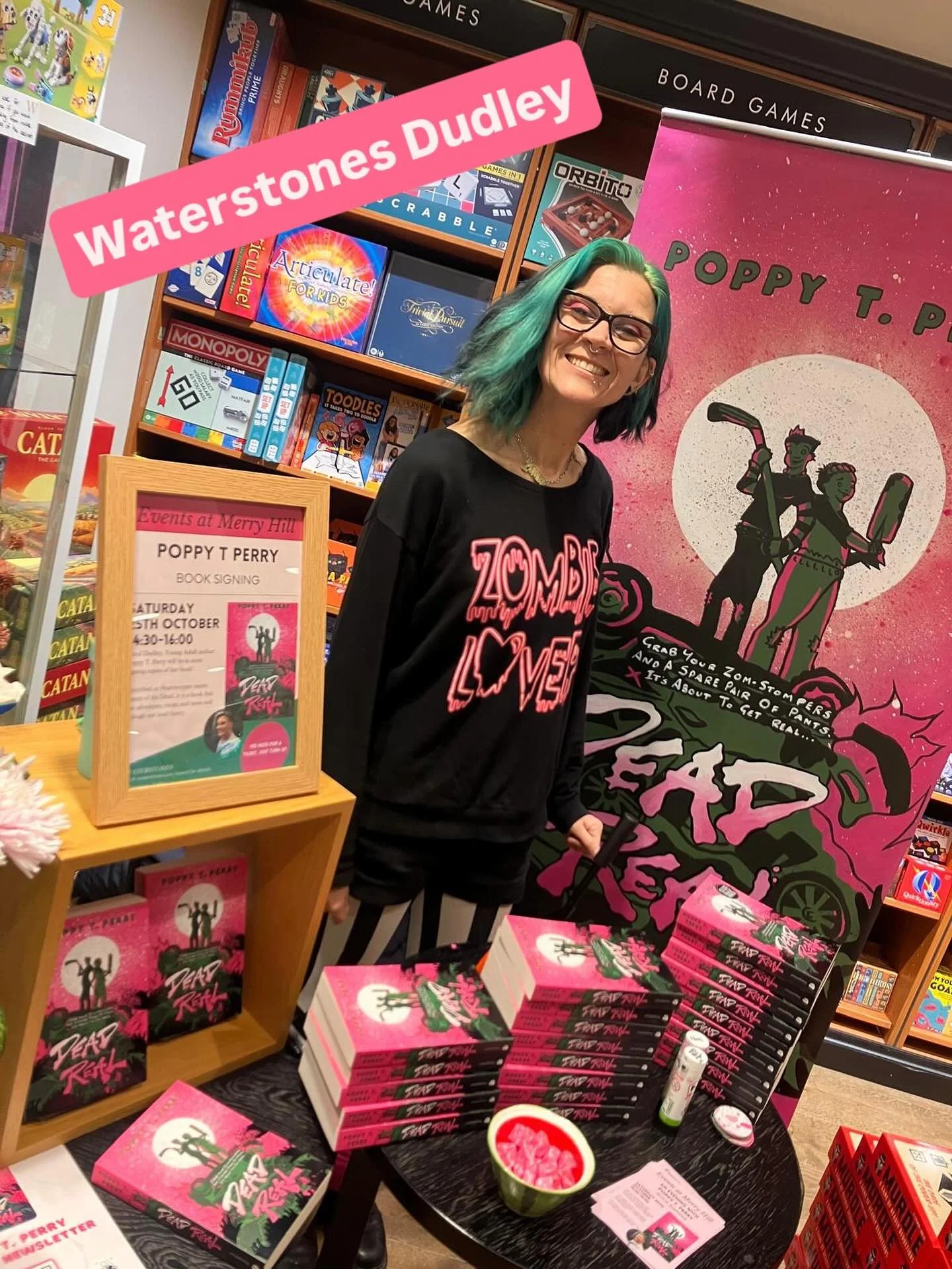 Huge thank you to Waterstones Dudley for having me in for a wonderful badge making and book signing event just before half term 💚

@wstones_dudley @waterstones