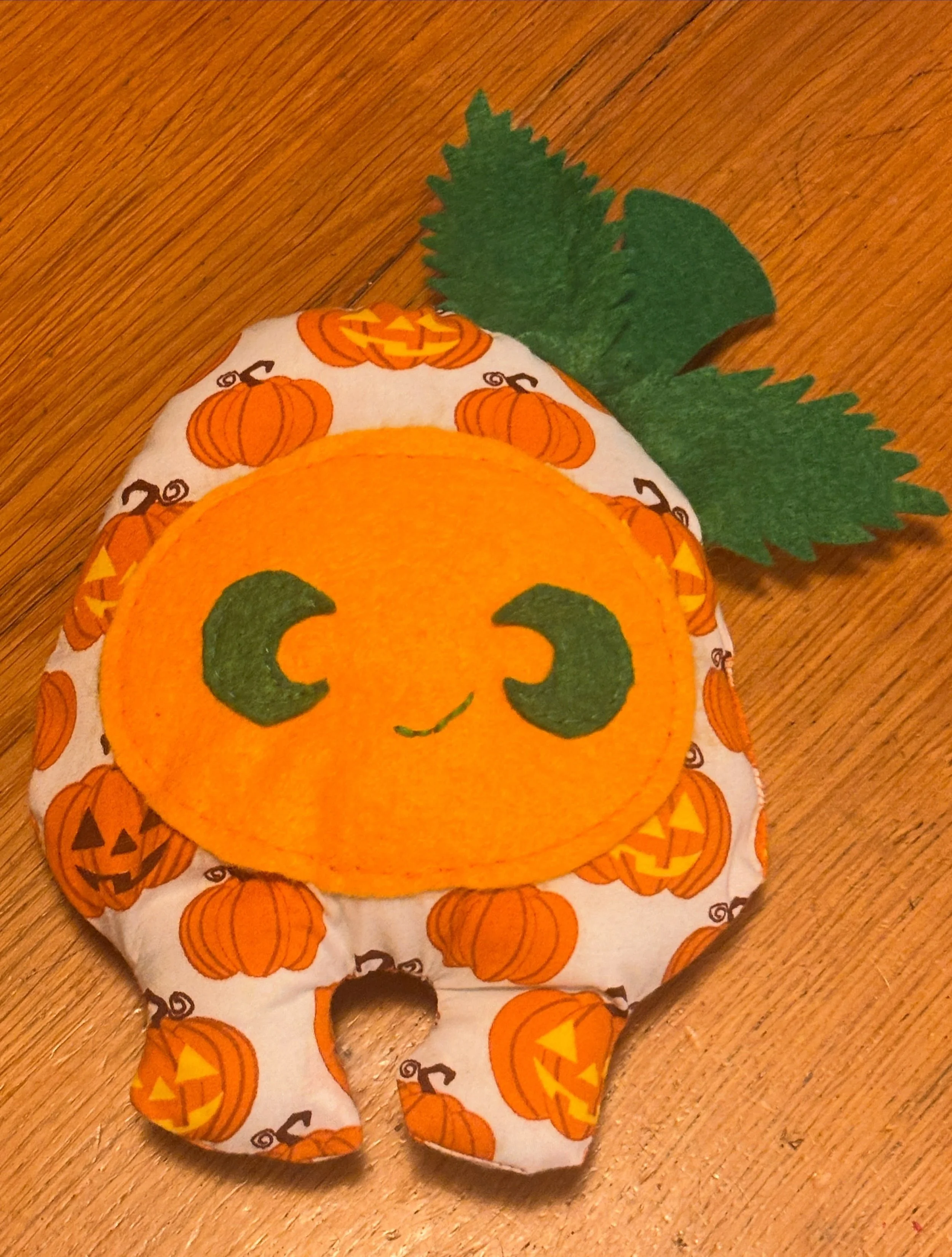 Affectionately named Pina Colada Pumpkin by my other half, this is the product of a crafty afternoon (while feeling prematurely Halloweeny) with my mini peeps 😁 

#sewing #halloween #cute