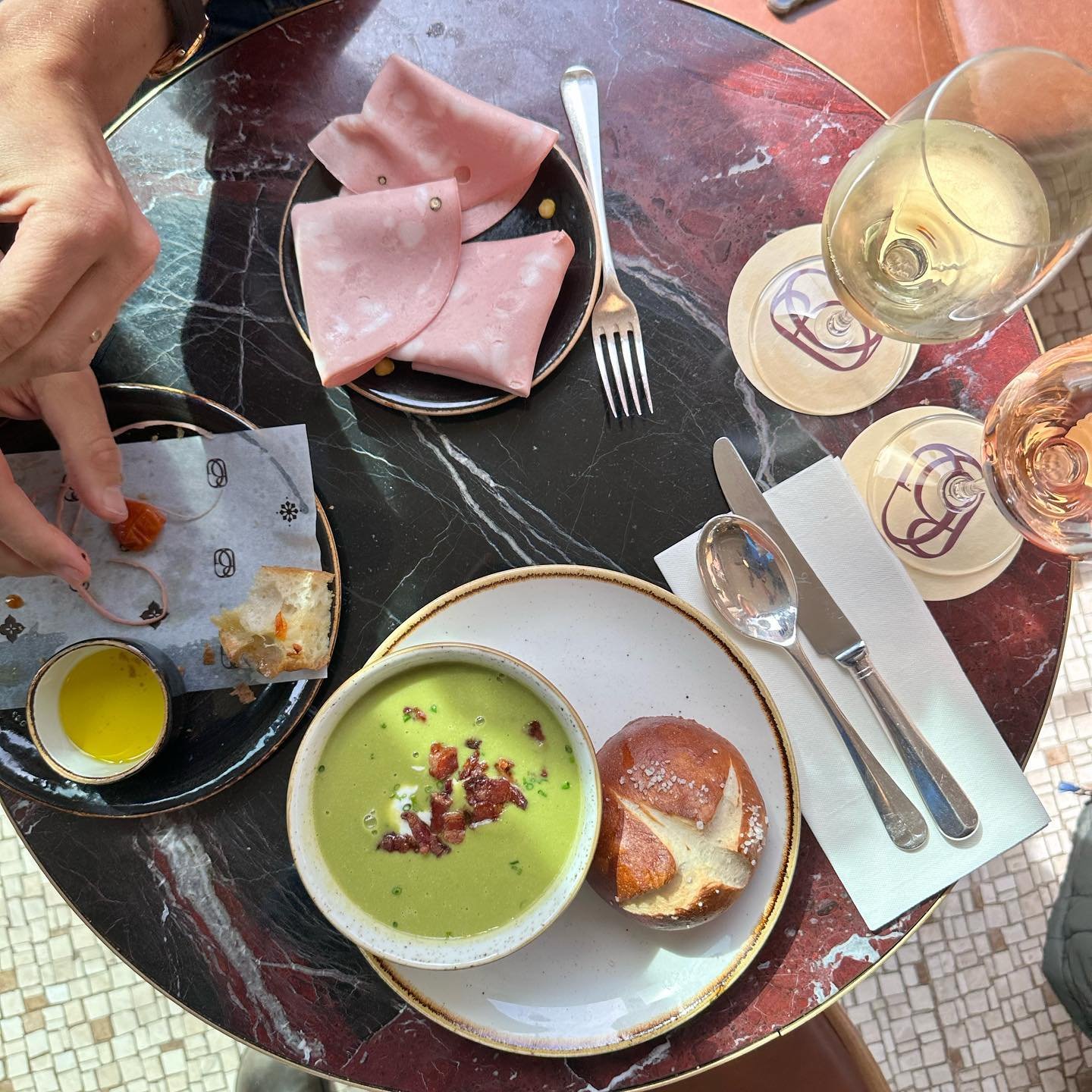 When the weather can&rsquo;t quite make its mind up, pea soup might be the way to go. Peas mean summer, soup (often) means winter. Let&rsquo;s meet in the middle.