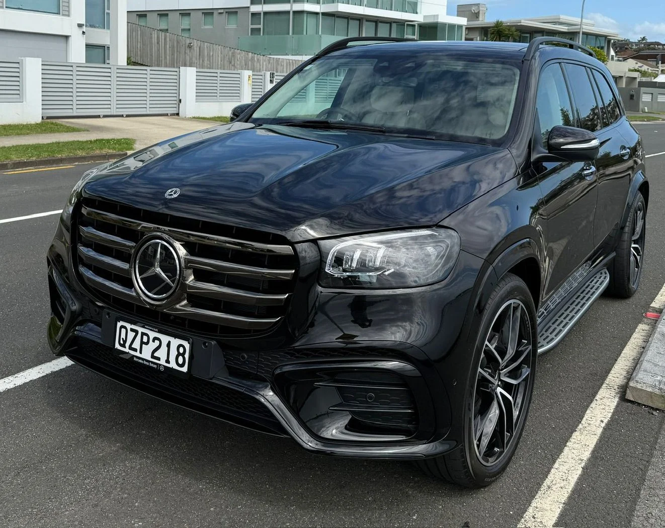 QZP218 Black Mercedes GLS front.jpeg