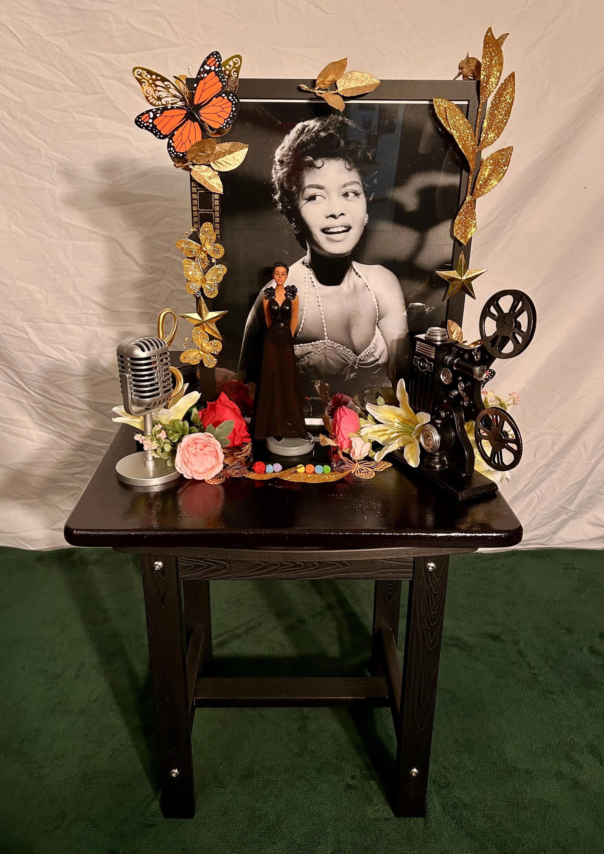 Beyond the Spotlight (Mixed Media - 25" X 20" X 16” - $1500 USD - USA) - Stephen Von Mason