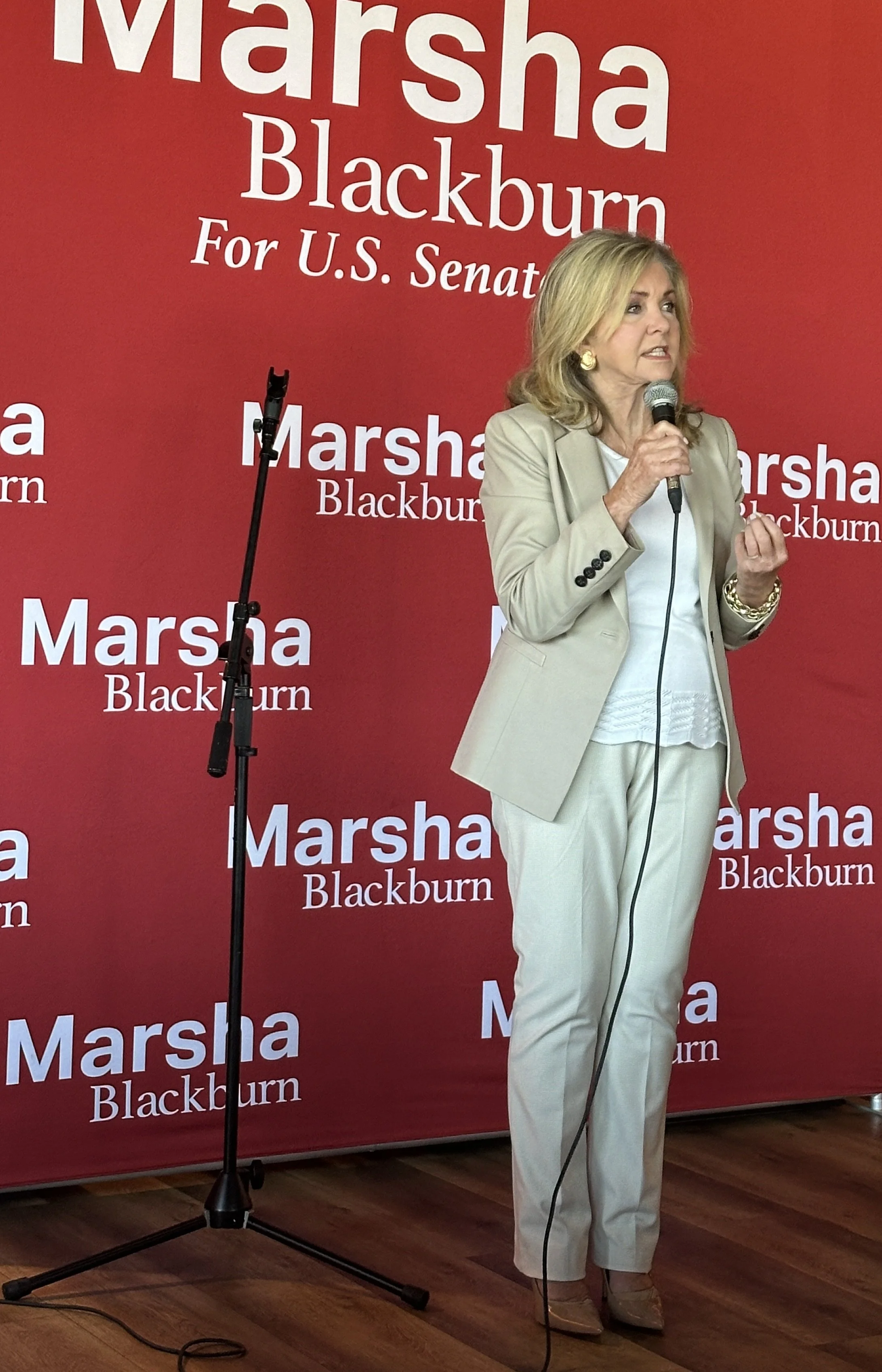 what u.s. senators represent Chattanooga?