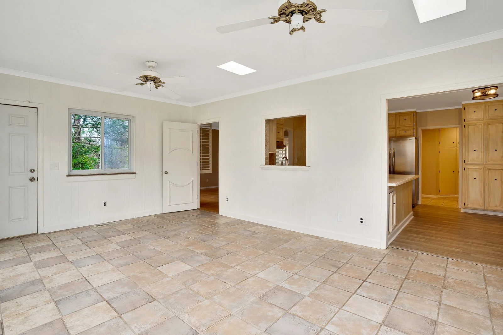 41 Carriage Hill - MLS Photos-16.jpg