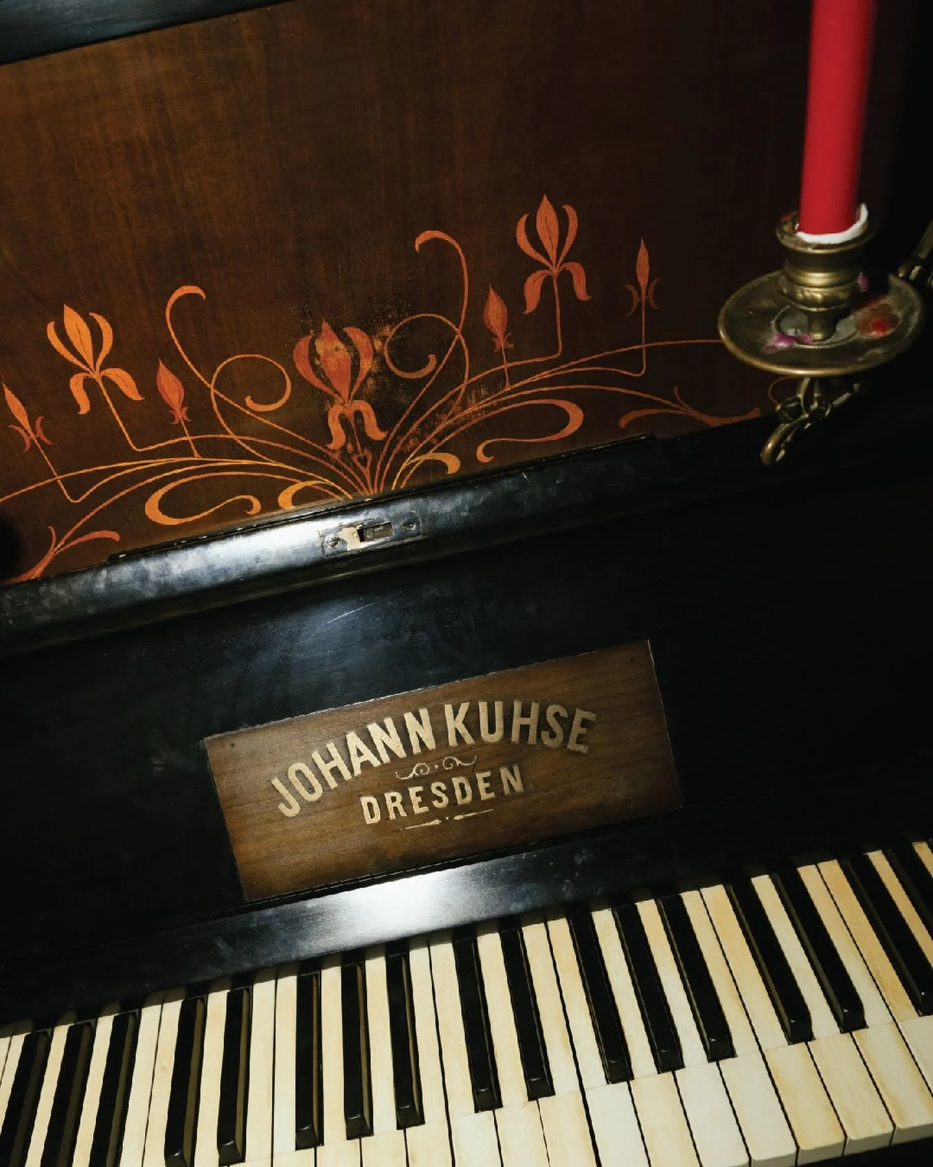 A touch of old-world charm at Le Cedrus. 🎹

For further information, contact us on
00961 70 413 777

#LeCedrusHotel #CedarsLebanon #BoutiqueHotelLebanon
#TimelessMoments #mountainelegance