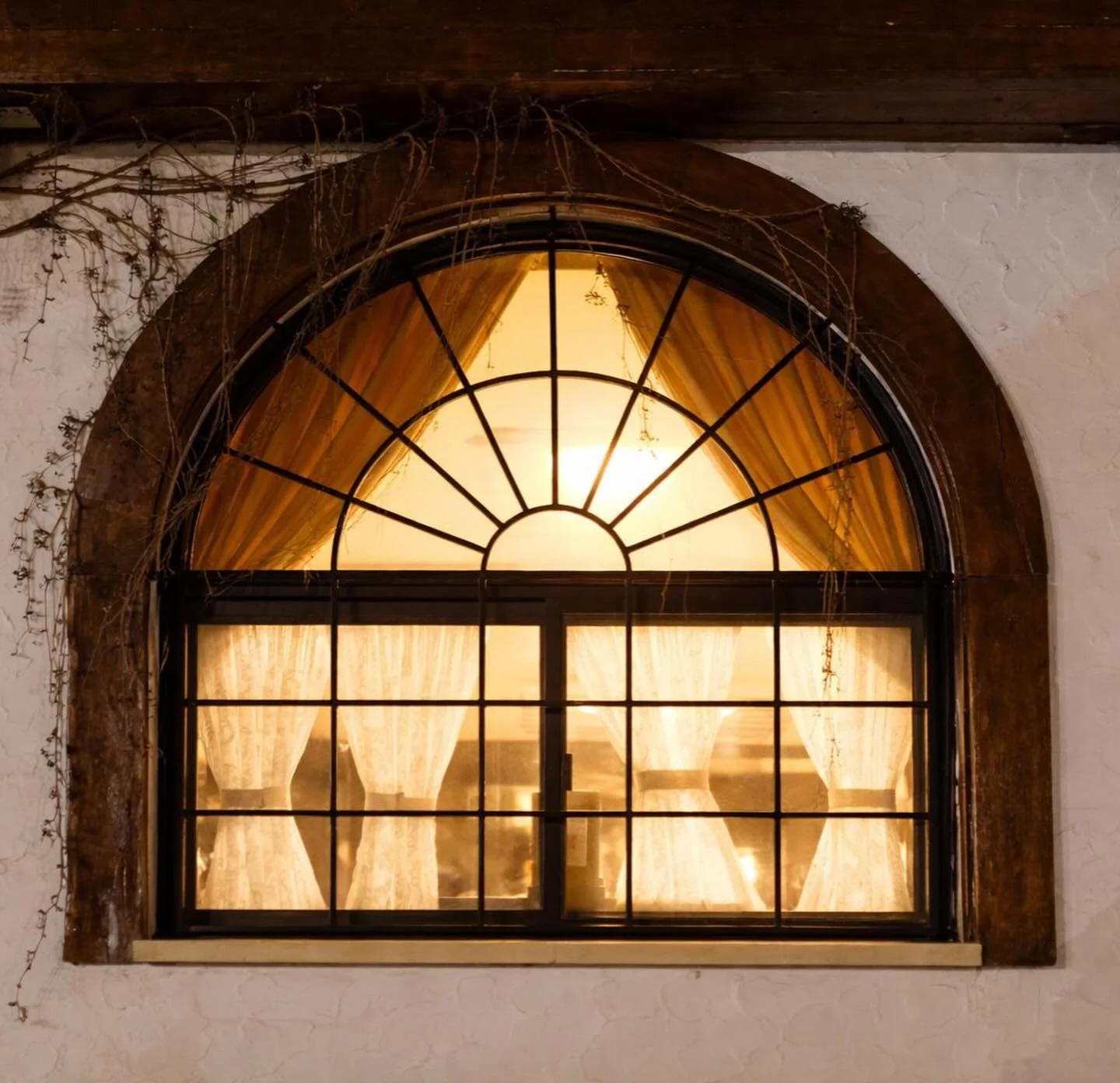 Winter lingers softly at 2,000m. ❄️✨🏔️
In the Cedars, peace still feels close.

For reservations and information:
00961 70 413 777

#LeCedrusHotel #CedarsLebanon #MountainRetreat #WinterInLebanon #BoutiqueHotelLebanon