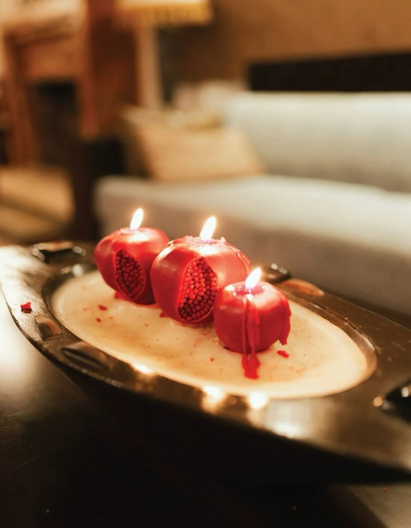 Soft light. Warm corners. Mountain calm. 🕯️
Candles by @rya.beirut 

Evenings at Le Cedrus are meant to be felt.
Reserve your mountain getaway: 00961 70 413 777

#lecedrushotel #cedarslebanon #mountainretreat #winterinlebanon boutiquehotellebanon