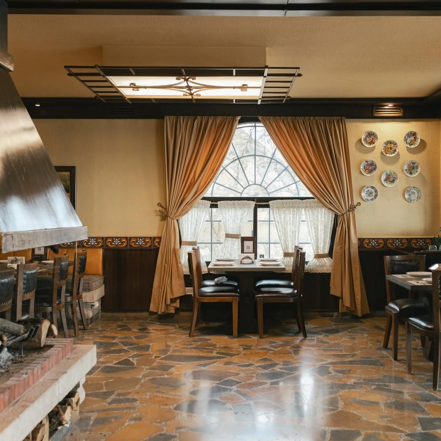 A glimpse into Le Pichet des C&egrave;dres - where warmth and dining come together, in a place that feels like home 🤍