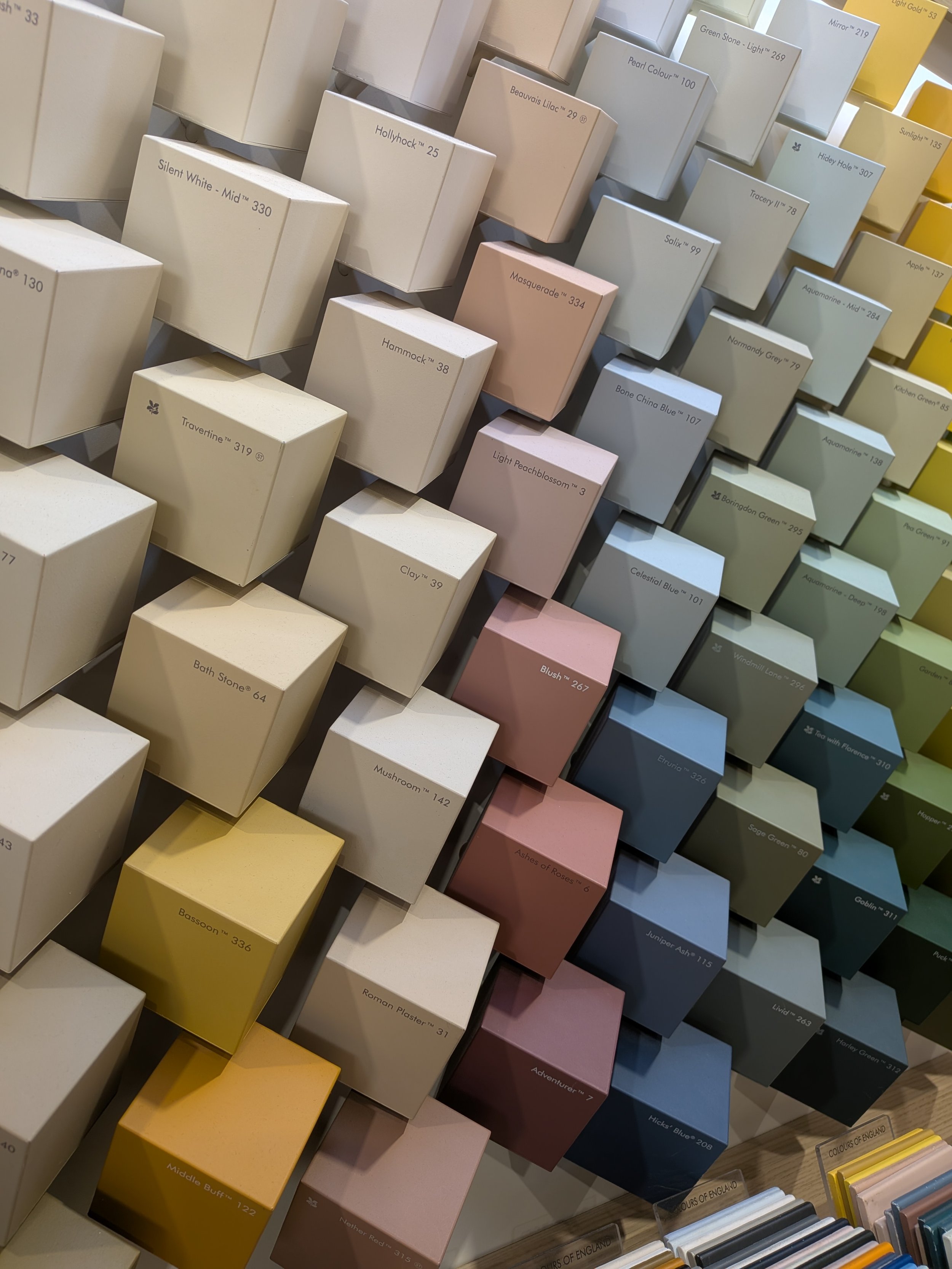 How Do I Choose Colours and Materials for a Renovated Home?