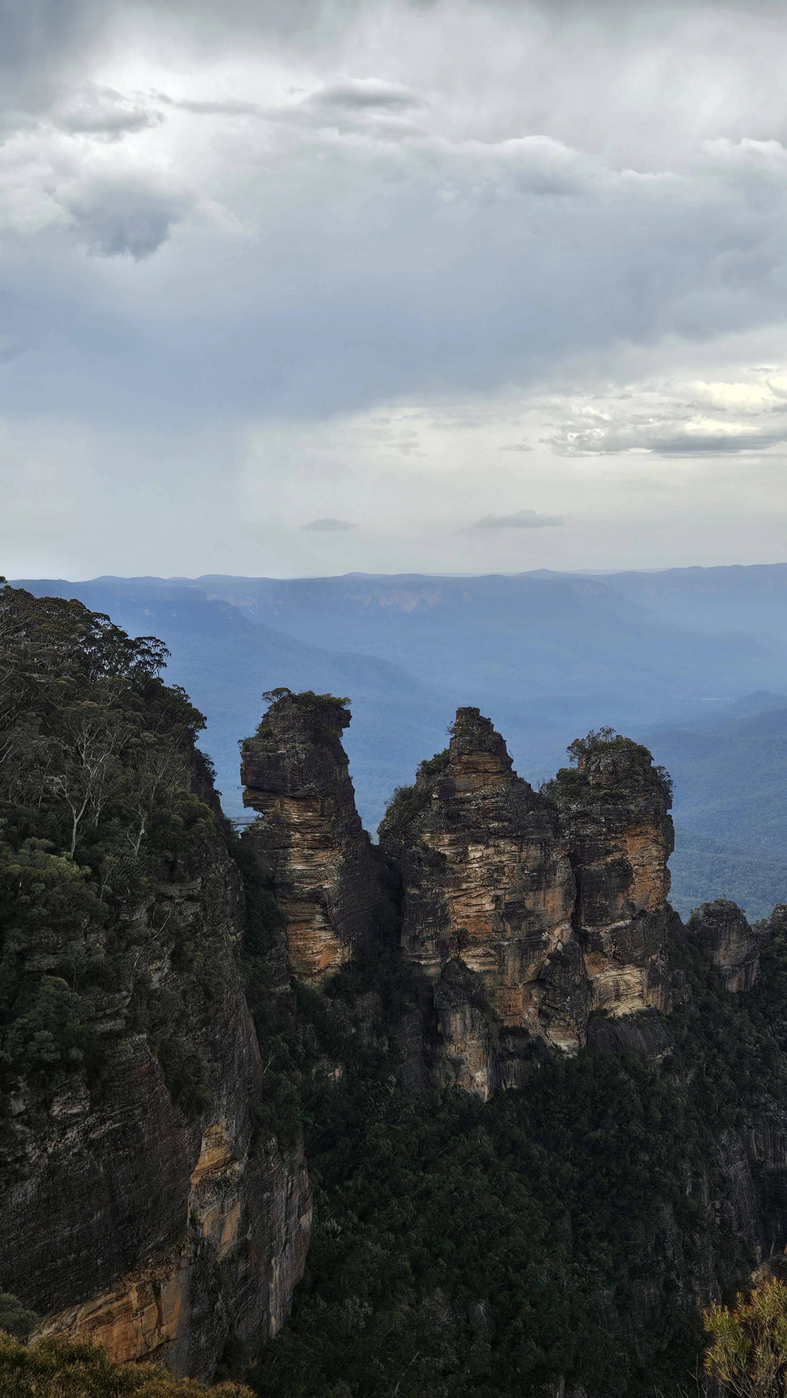 In Search of New Colour: Notes from the Blue Mountains